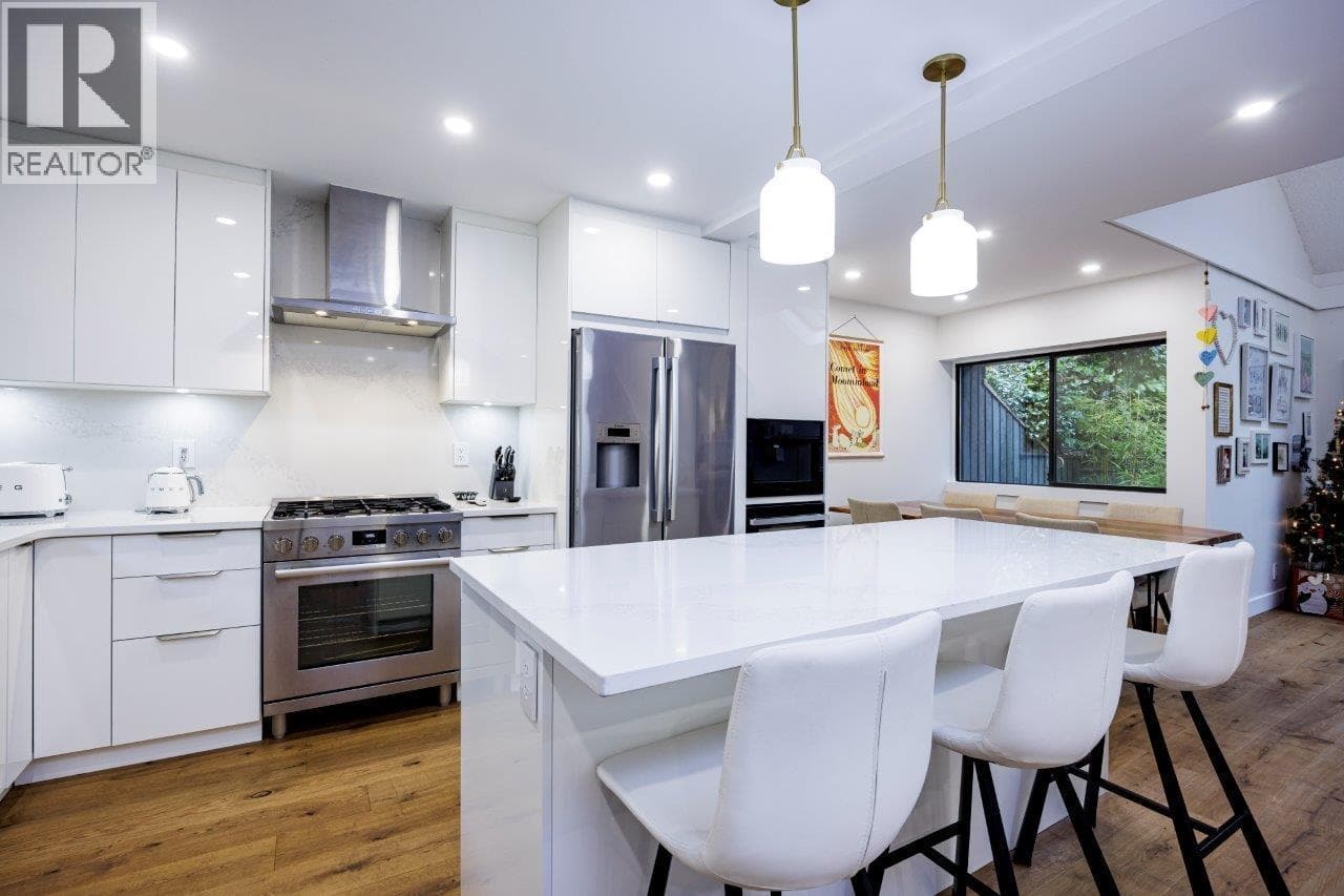 North Vancouver — North Vancouver - Main photo