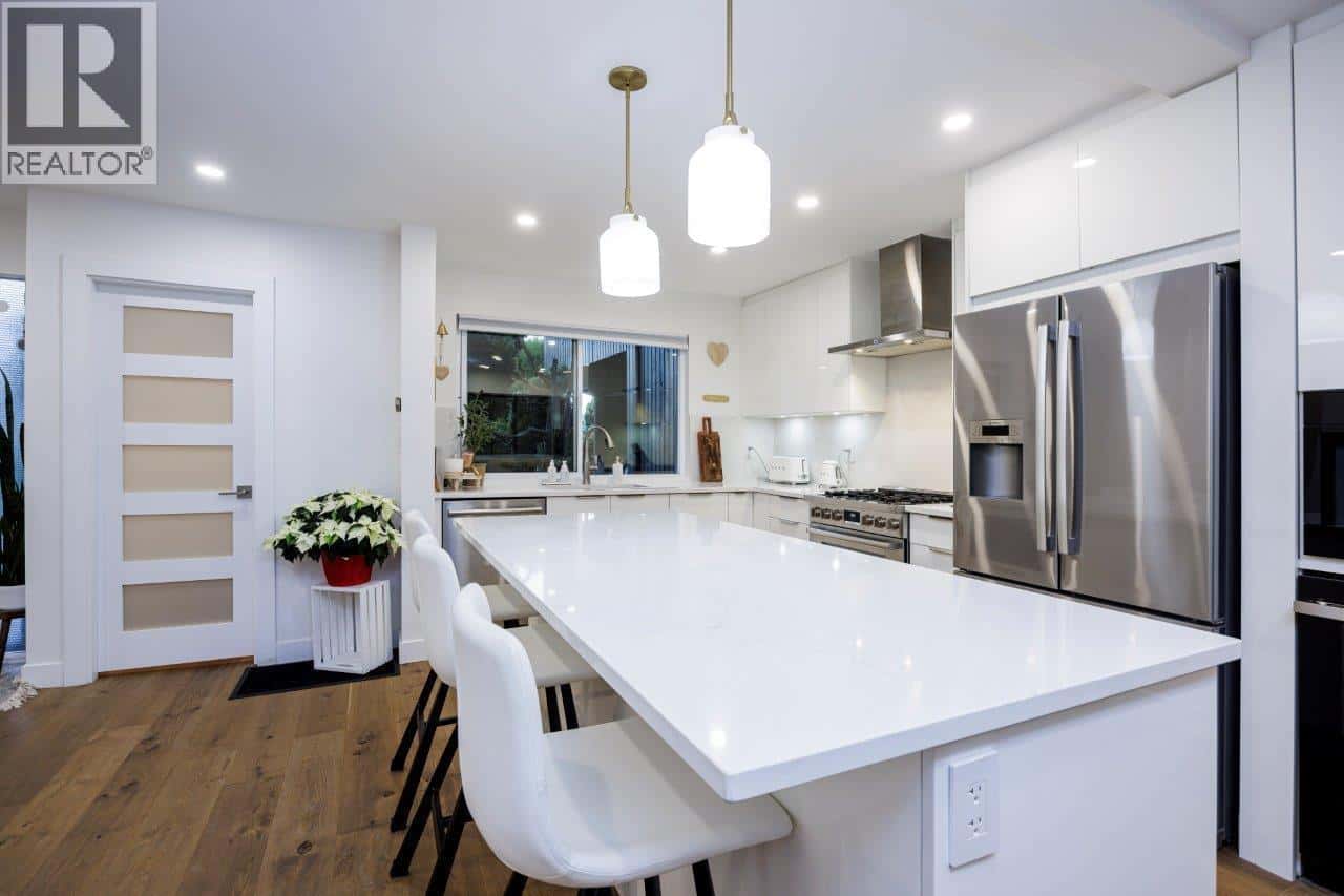 North Vancouver — North Vancouver - Photo 4 of 40