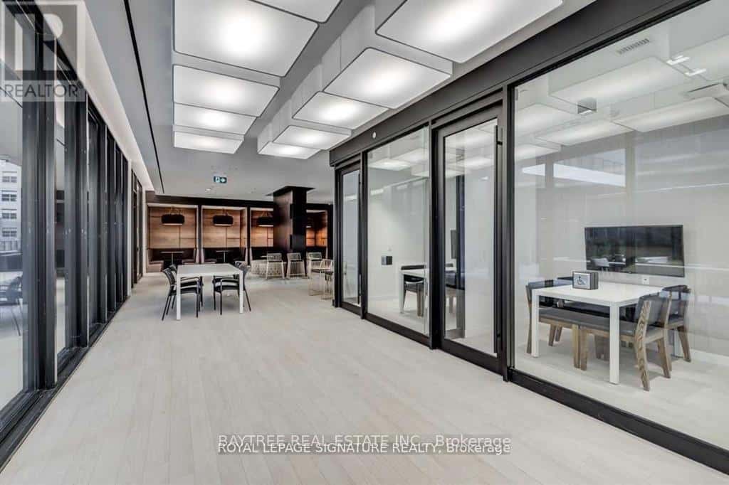 Toronto (Church-Yonge Corridor) — Toronto (Church-Yonge Corridor) - Photo 2 of 12