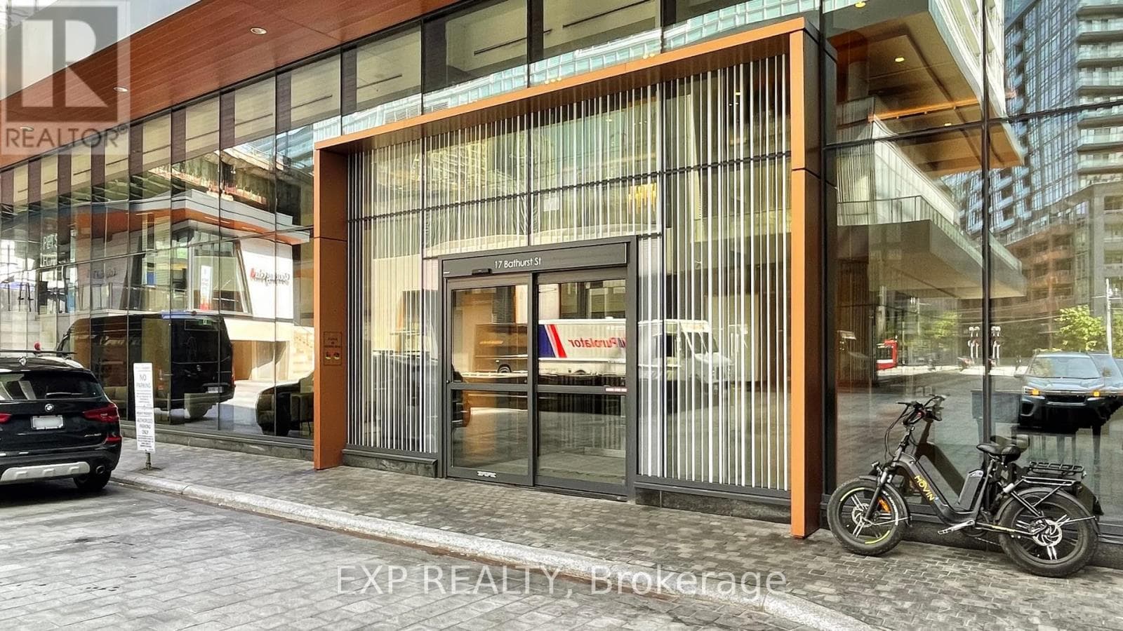 615 - 17 BATHURST STREET — Toronto (Waterfront Communities) - Main photo