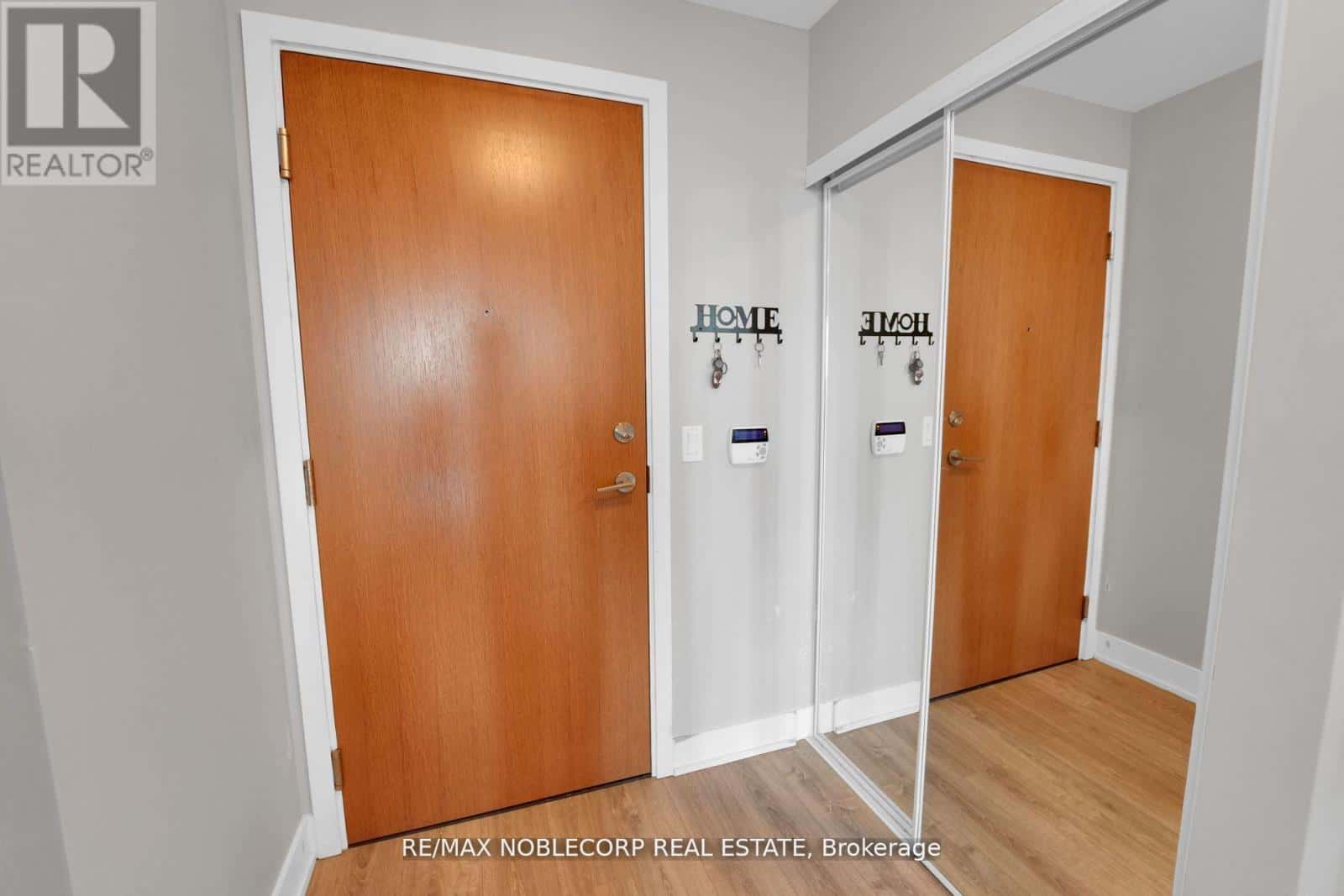 Toronto (Mimico) — Toronto (Mimico) - Photo 4 of 15