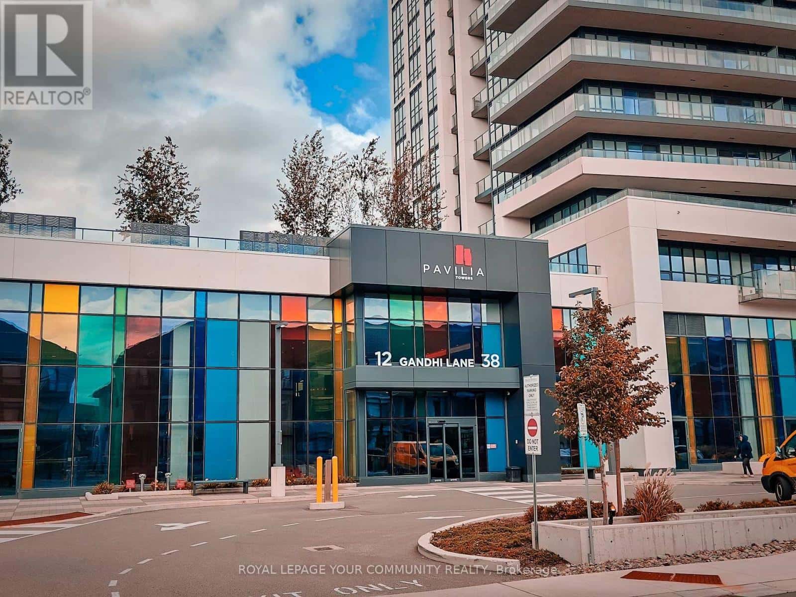 2012 - 12 GHANDI LANE — Markham (Commerce Valley), Ontario - Photo 2 of 46