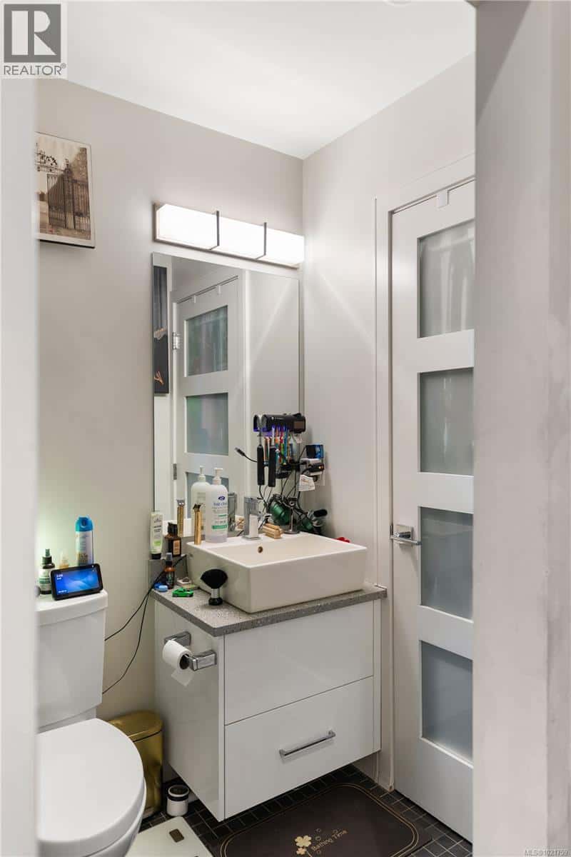 Victoria — Victoria - Photo 2 of 20