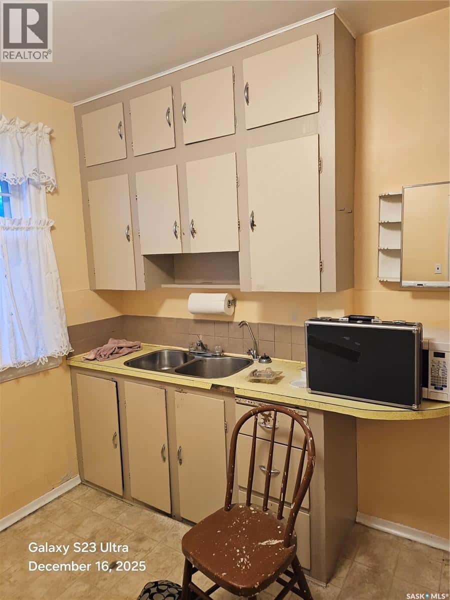 833 i AVENUE N — Saskatoon - Photo 4 of 11