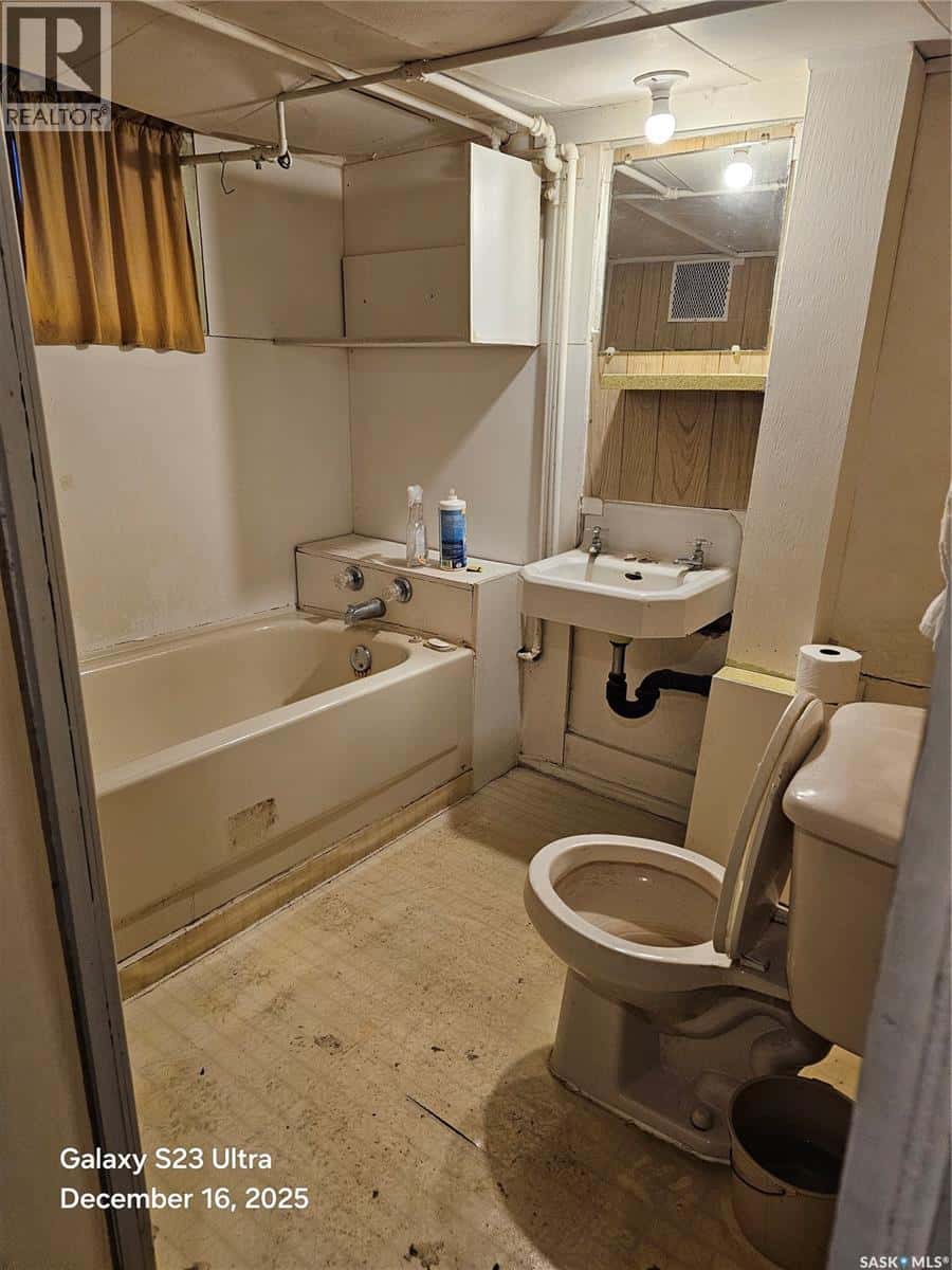 833 i AVENUE N — Saskatoon - Photo 3 of 11