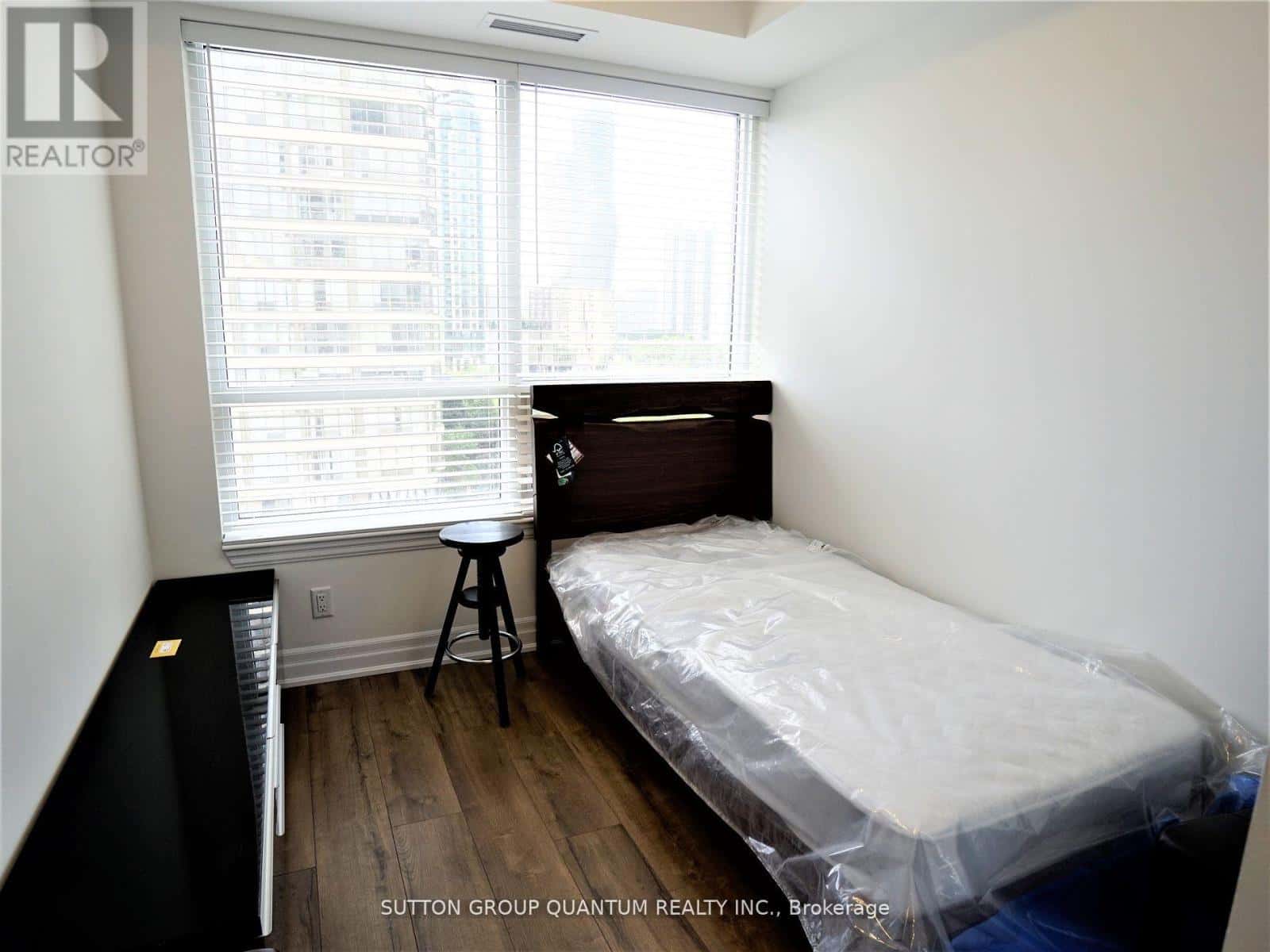 Mississauga (City Centre) — Mississauga (City Centre) - Photo 4 of 14