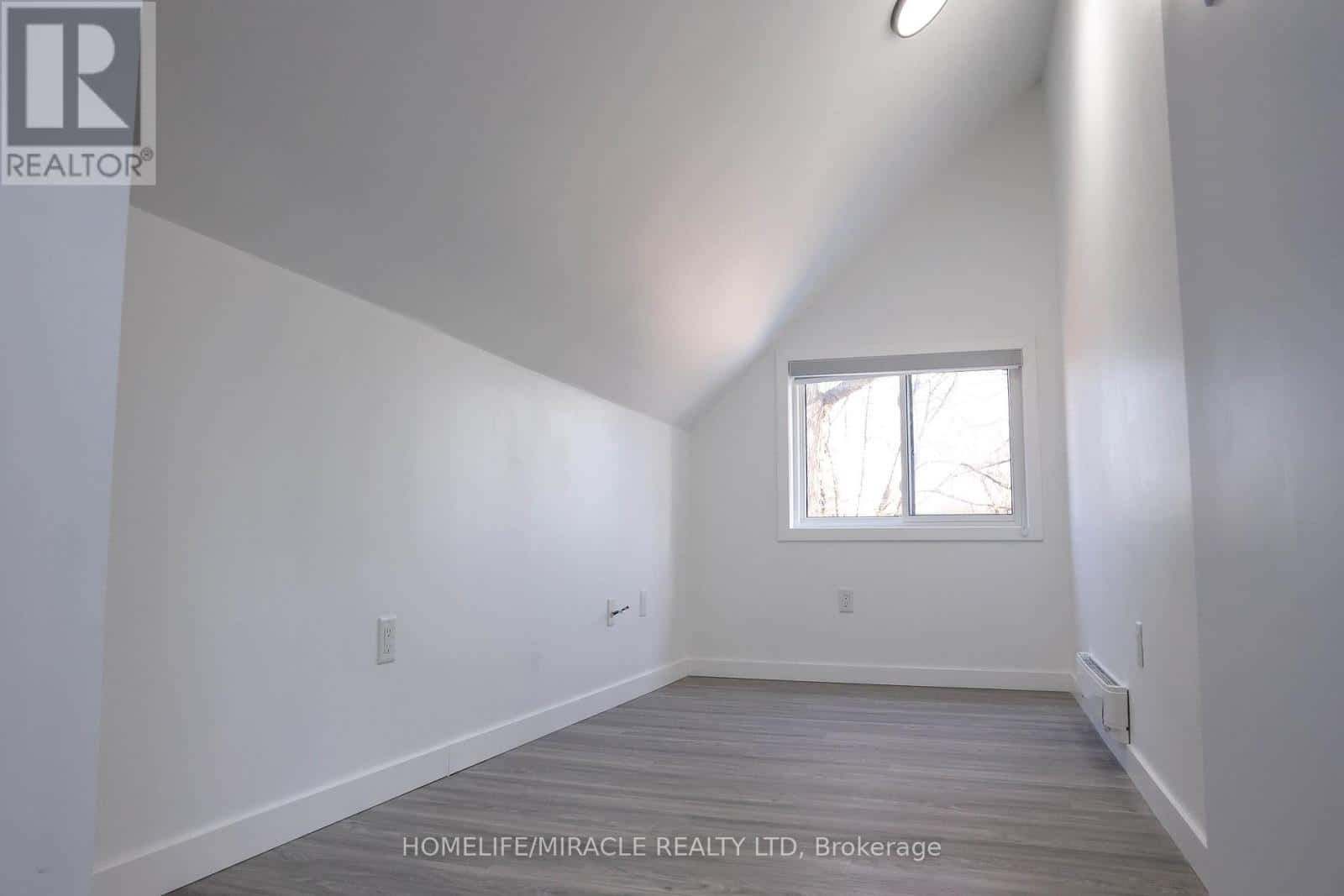 Toronto (High Park North) — Toronto (High Park North) - Photo 2 of 23