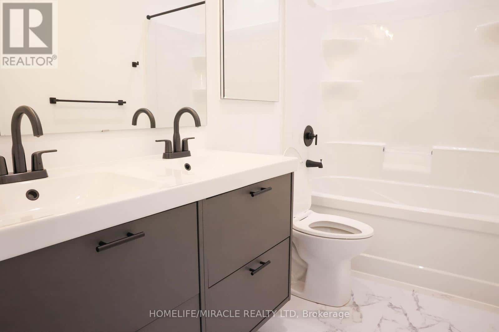 Toronto (High Park North) — Toronto (High Park North) - Photo 4 of 23