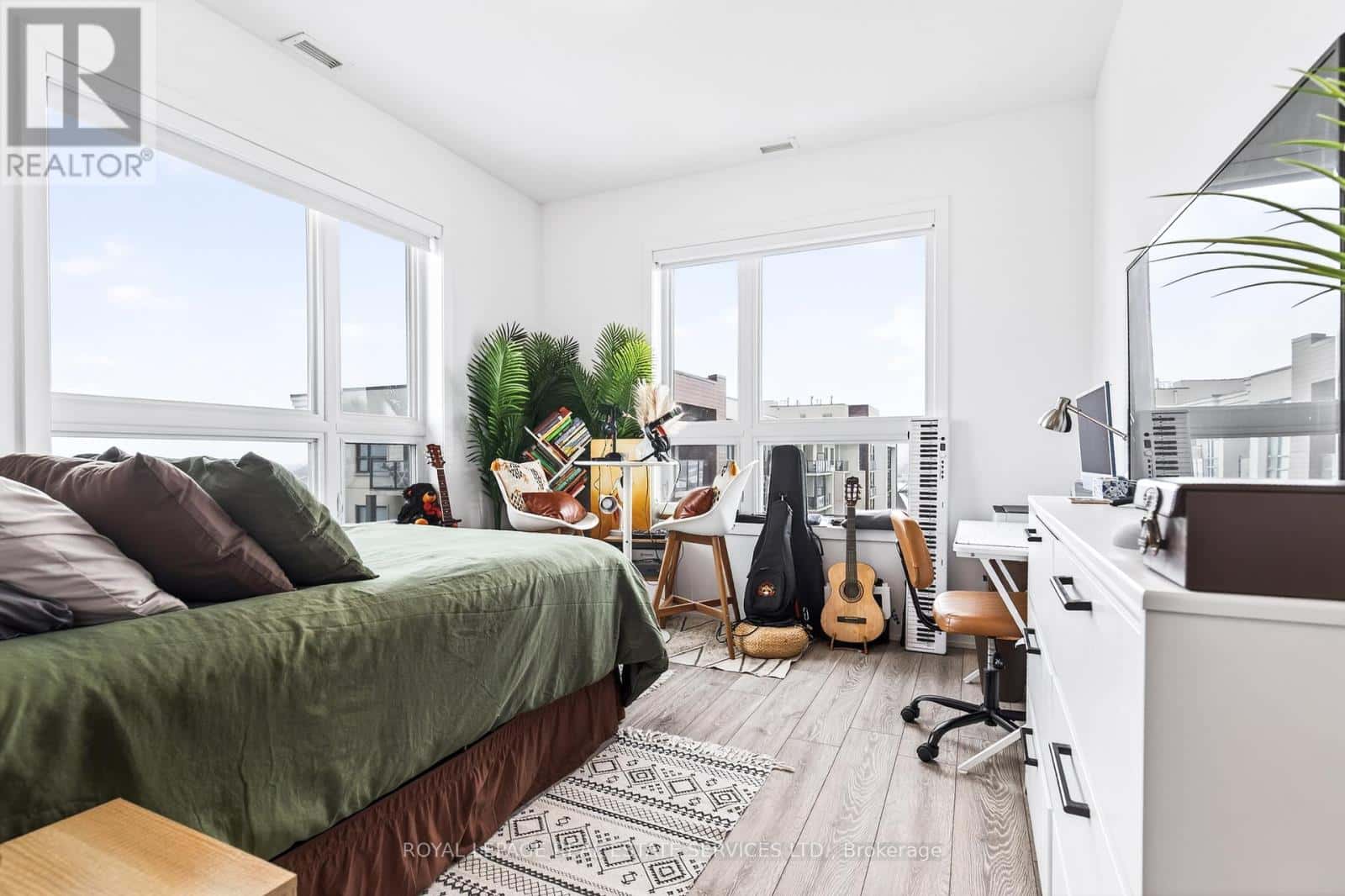 Hamilton (Lakeshore) — Hamilton (Lakeshore) - Photo 3 of 48