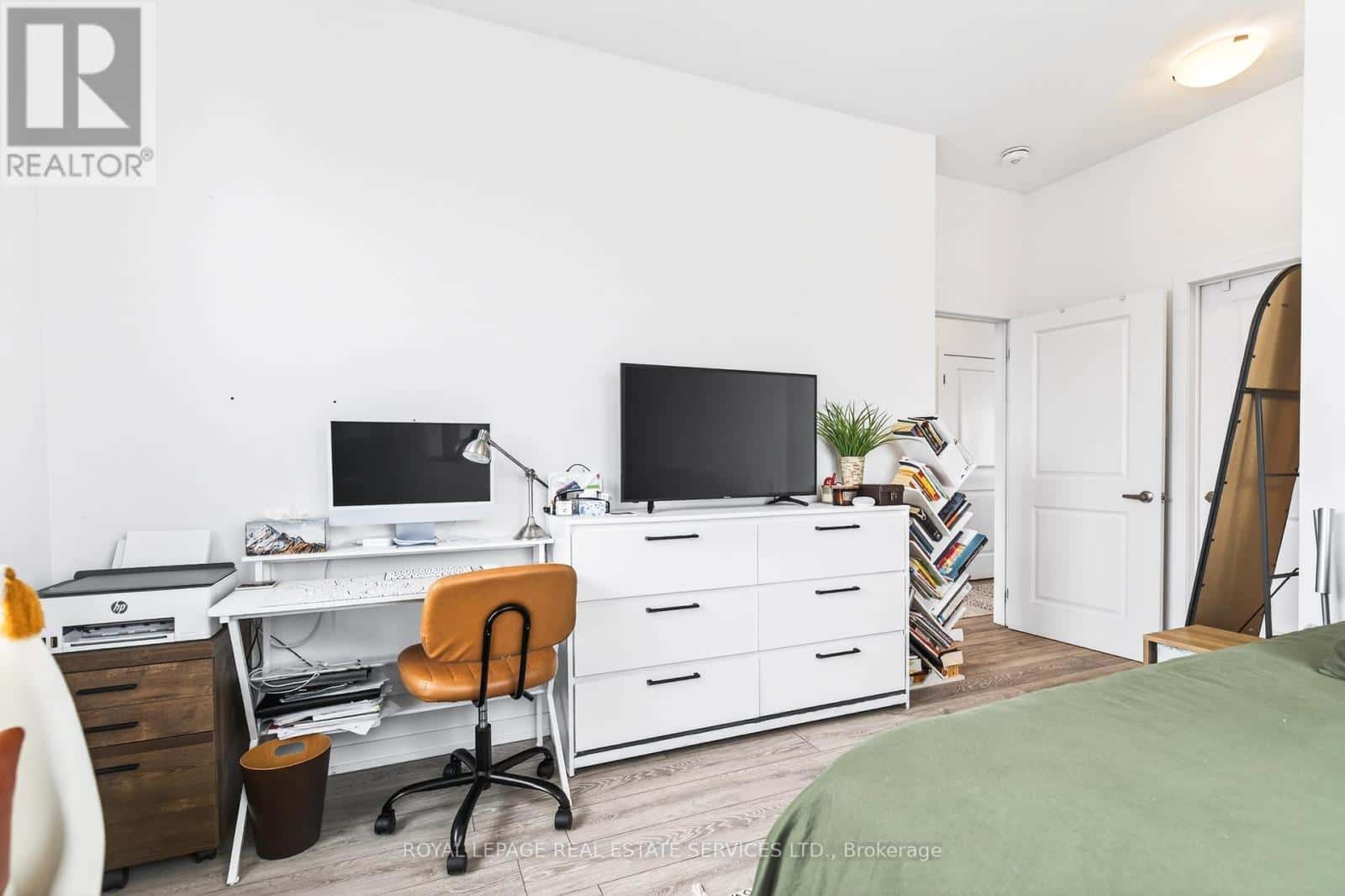 Hamilton (Lakeshore) — Hamilton (Lakeshore) - Photo 4 of 48