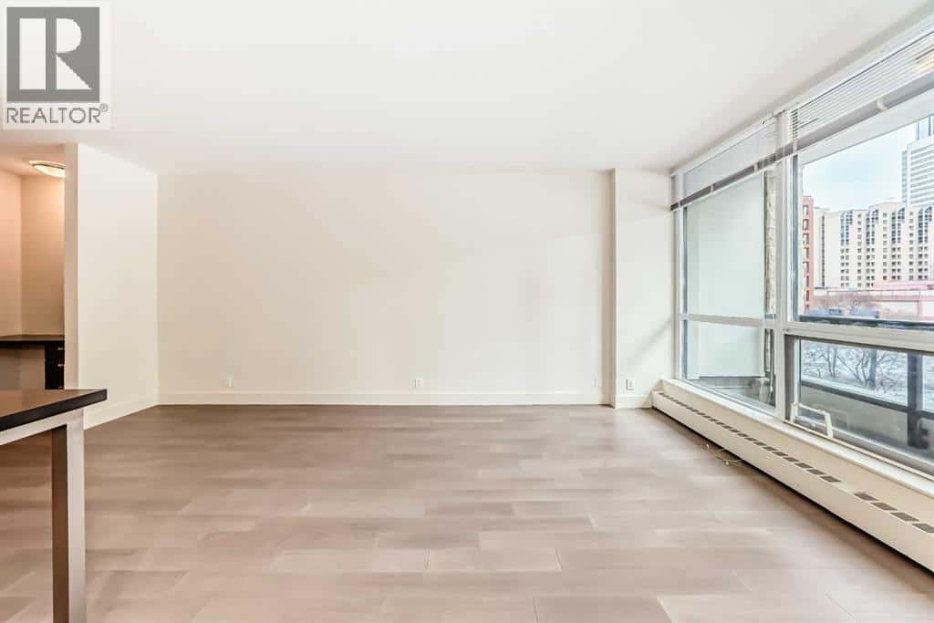 Calgary — Calgary - Photo 5 of 43