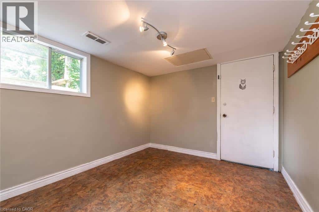 Ancaster — Ancaster - Photo 2 of 34