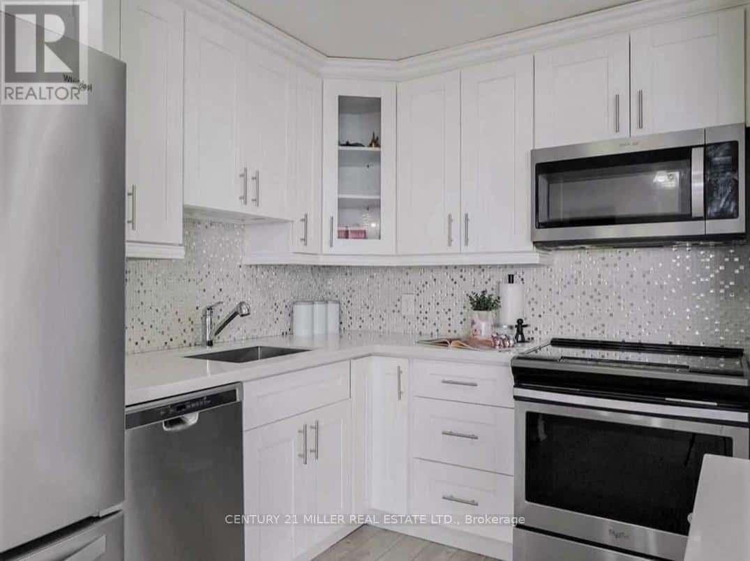 Mississauga (Hurontario) — Mississauga (Hurontario) - Photo 5 of 21