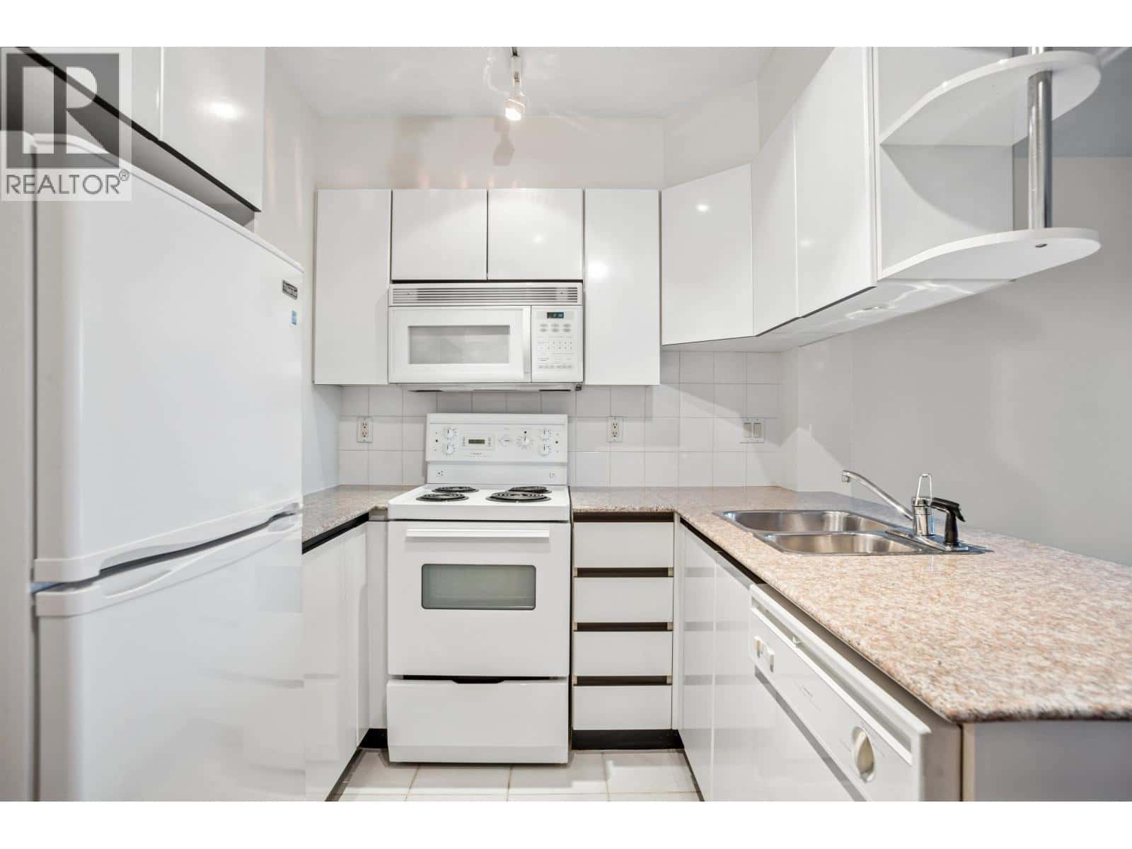 2409 1189 HOWE STREET — Vancouver, British Columbia - Photo 5 of 24