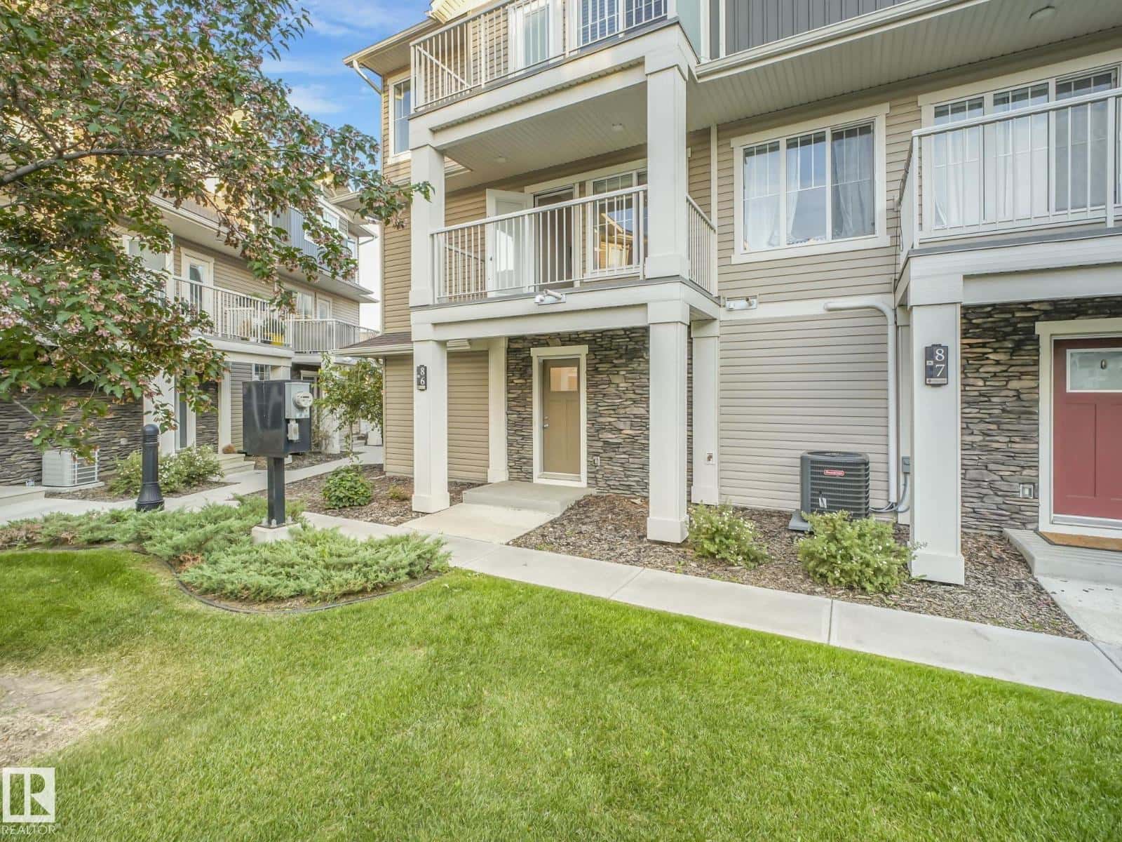 Edmonton — Edmonton - Photo 3 of 53