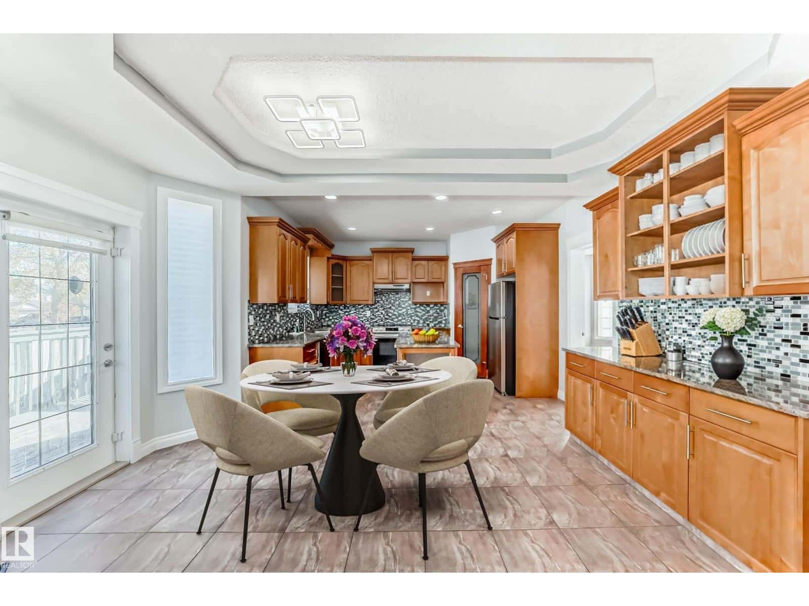 16003 134 ST NW — Edmonton, Alberta - Photo 4 of 29