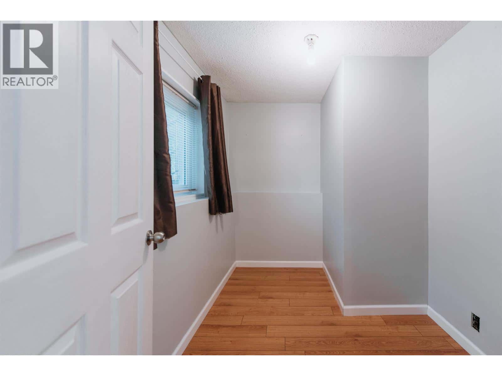 Gibsons — Gibsons - Photo 5 of 32