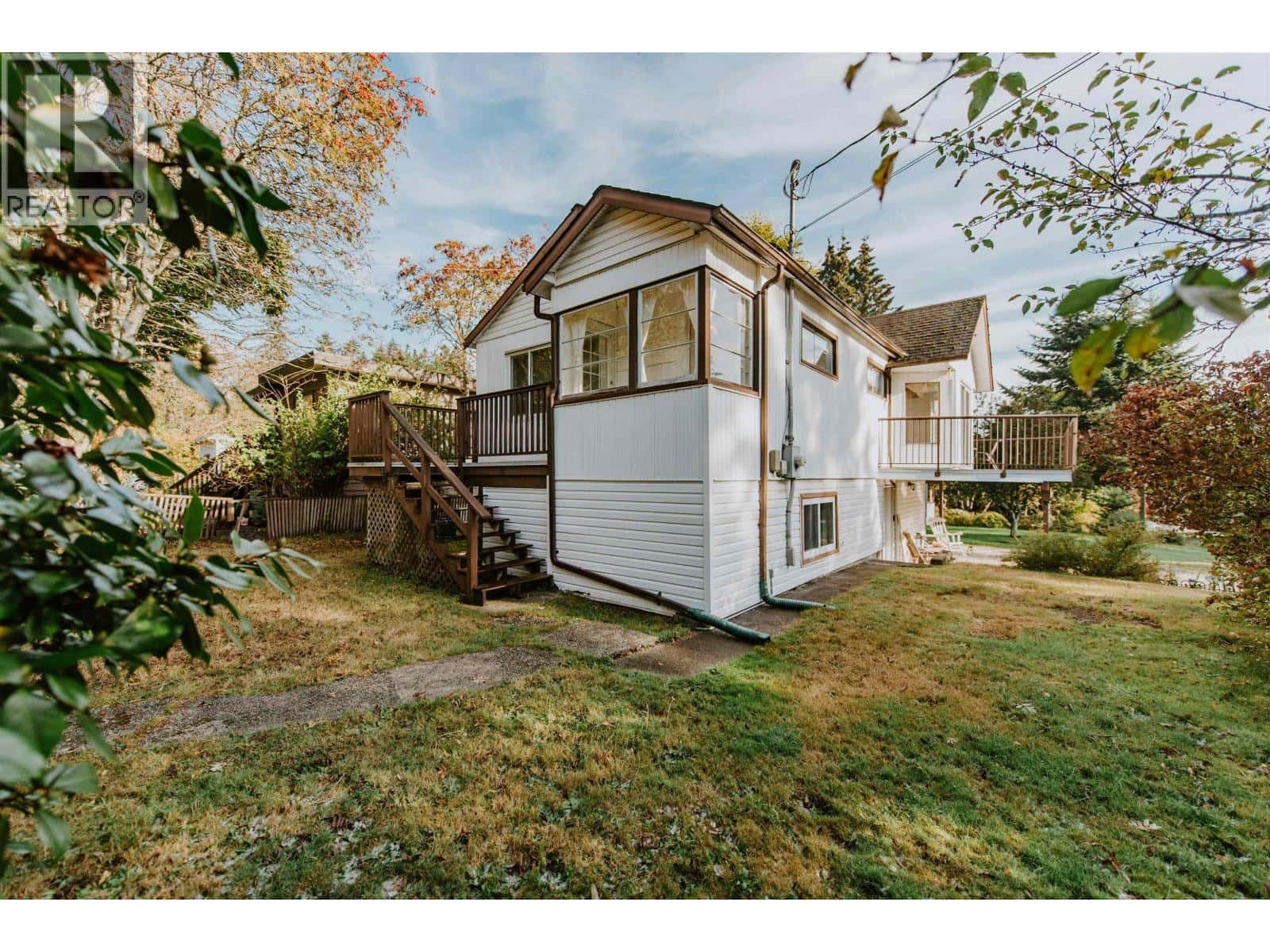 Gibsons — Gibsons - Photo 2 of 32