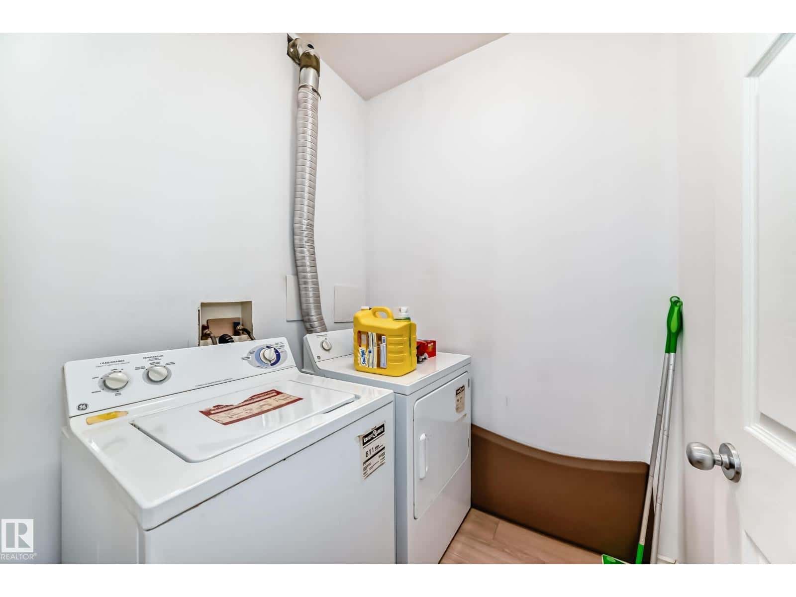 Edmonton — Edmonton - Photo 4 of 55