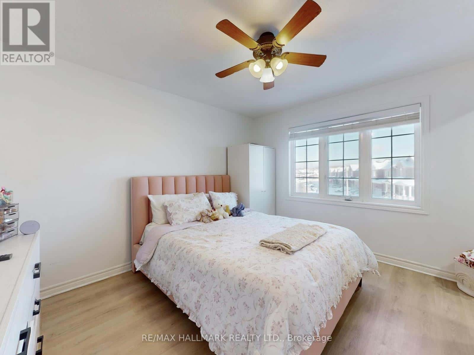 Orillia — Orillia - Photo 2 of 44