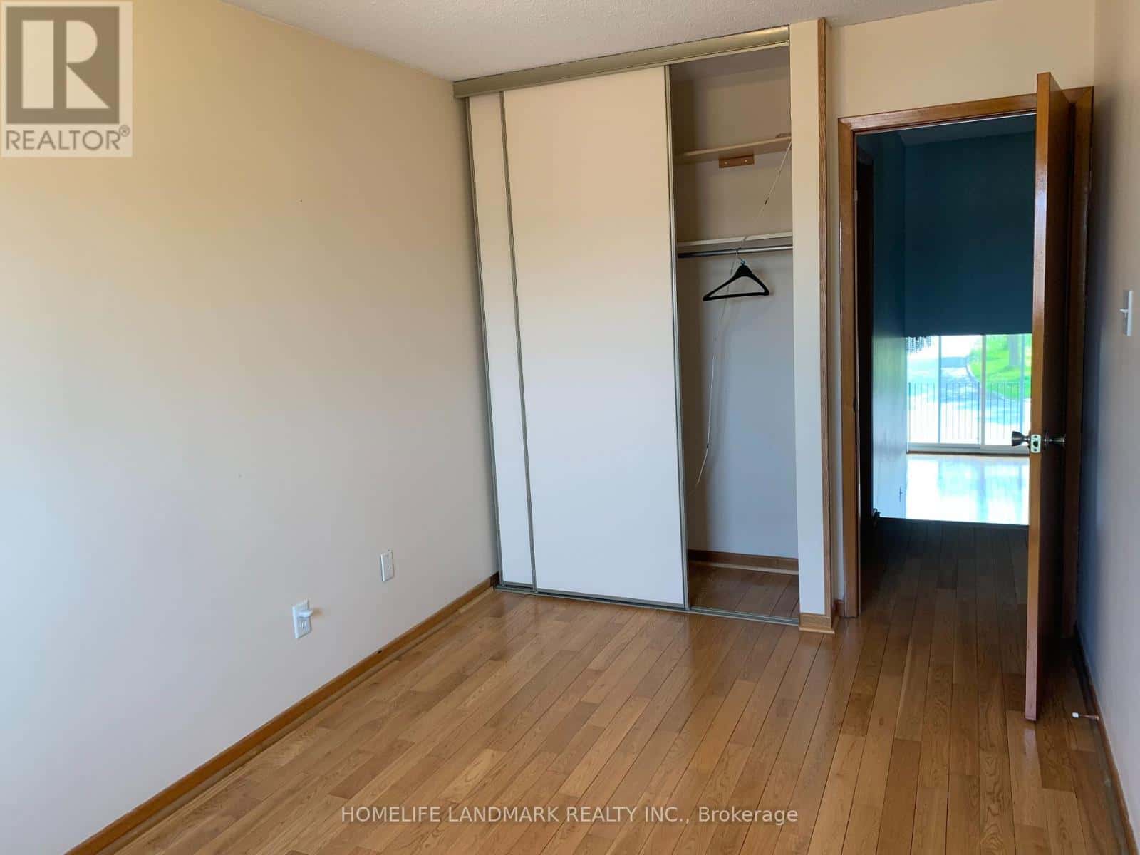 UPPER - 96 BAY HILL DRIVE E — Vaughan (Glen Shields) - Photo 3 of 14