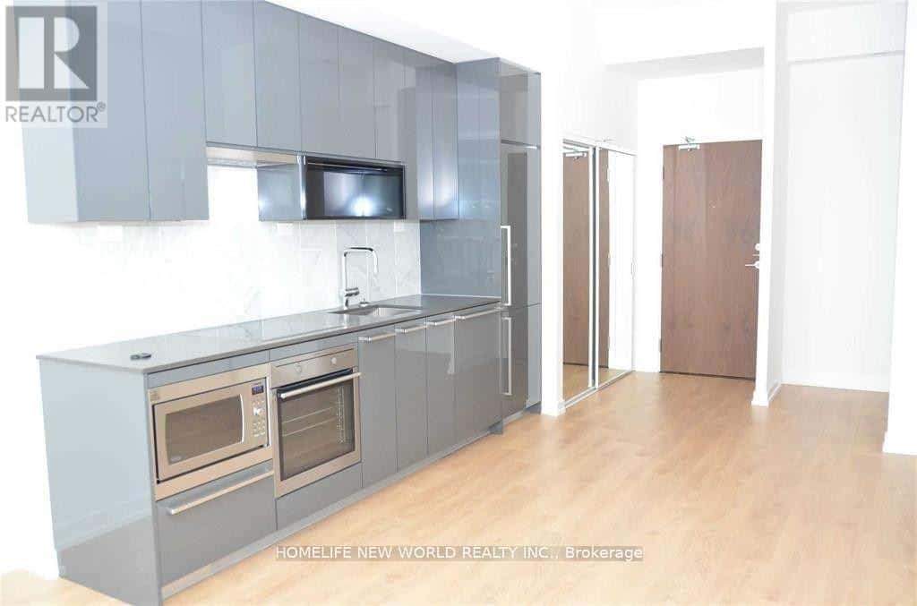 Toronto (Bayview Village) — Toronto (Bayview Village) - Photo 3 of 14