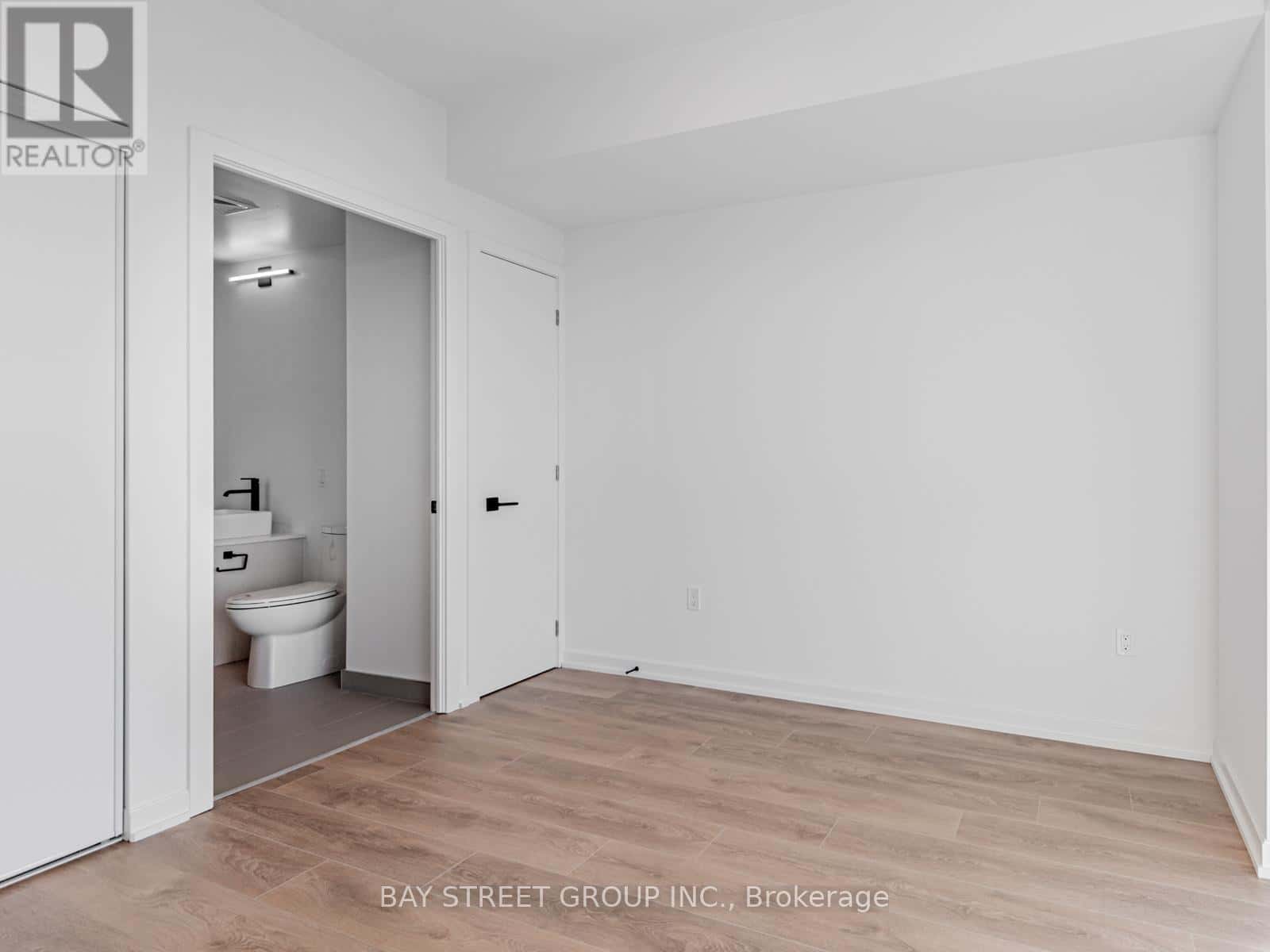 Toronto (Dovercourt-Wallace Emerson-Junction) — Toronto (Dovercourt-Wallace Emerson-Junction) - Photo 3 of 19