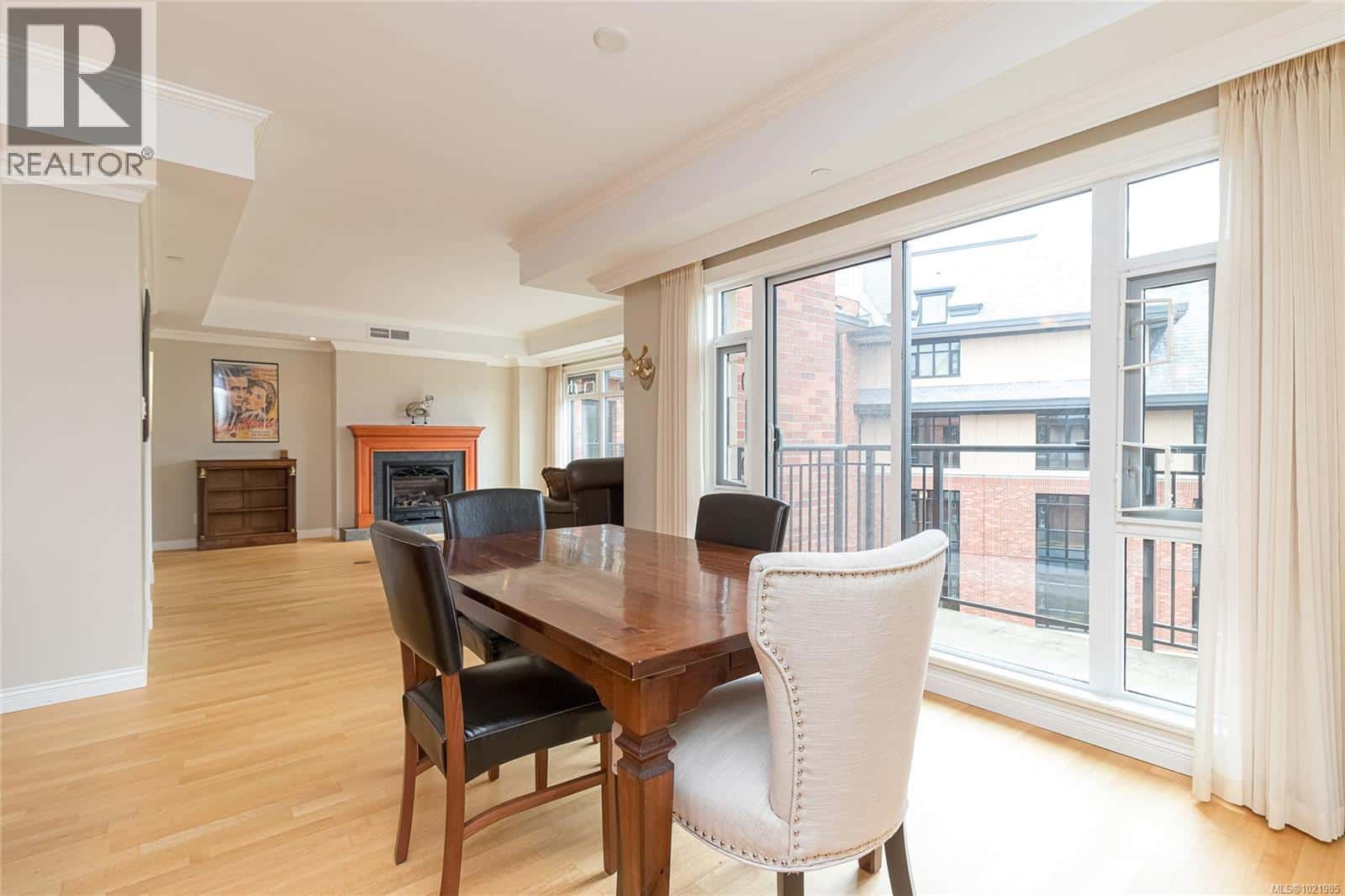 Oak Bay — Oak Bay - Photo 2 of 30