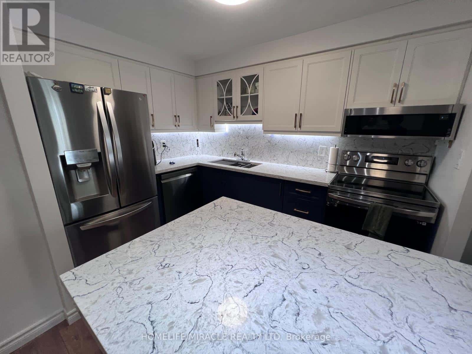 105 - 5 SHADY GOLFWAY — Toronto (Flemingdon Park), Ontario - Photo 2 of 50