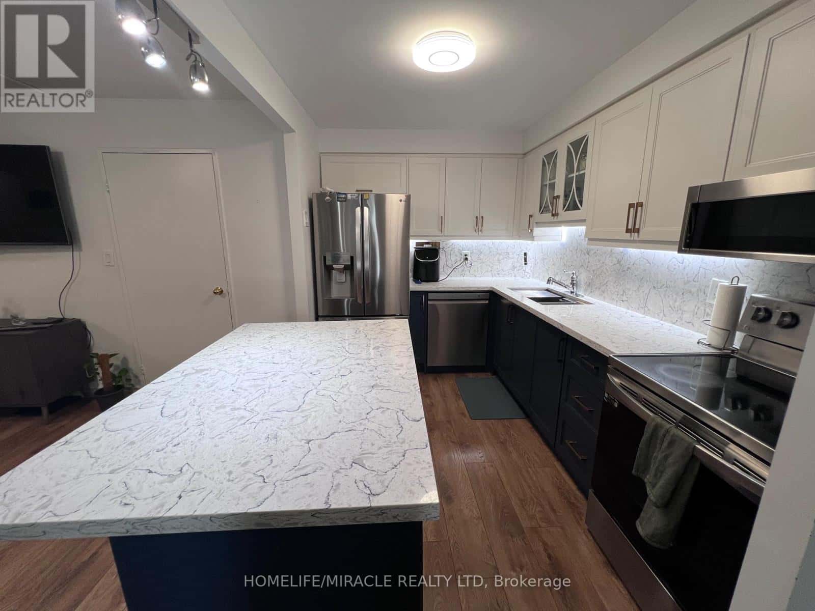 105 - 5 SHADY GOLFWAY — Toronto (Flemingdon Park), Ontario - Photo 3 of 50