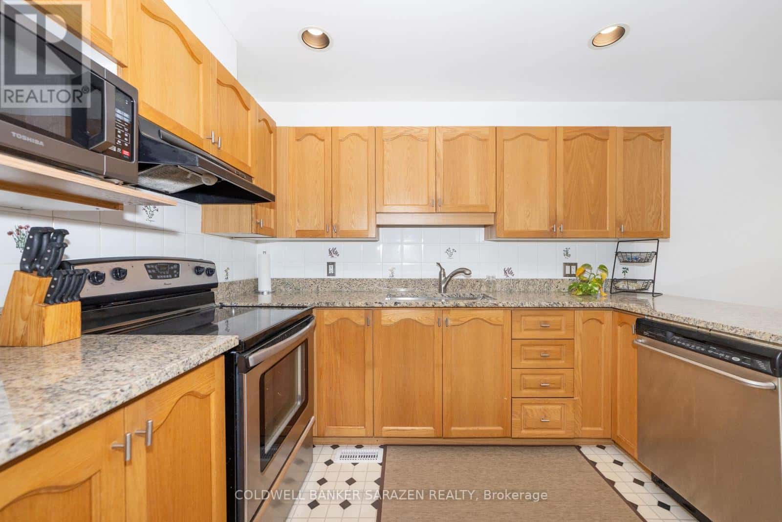 Ottawa — Ottawa - Photo 3 of 44