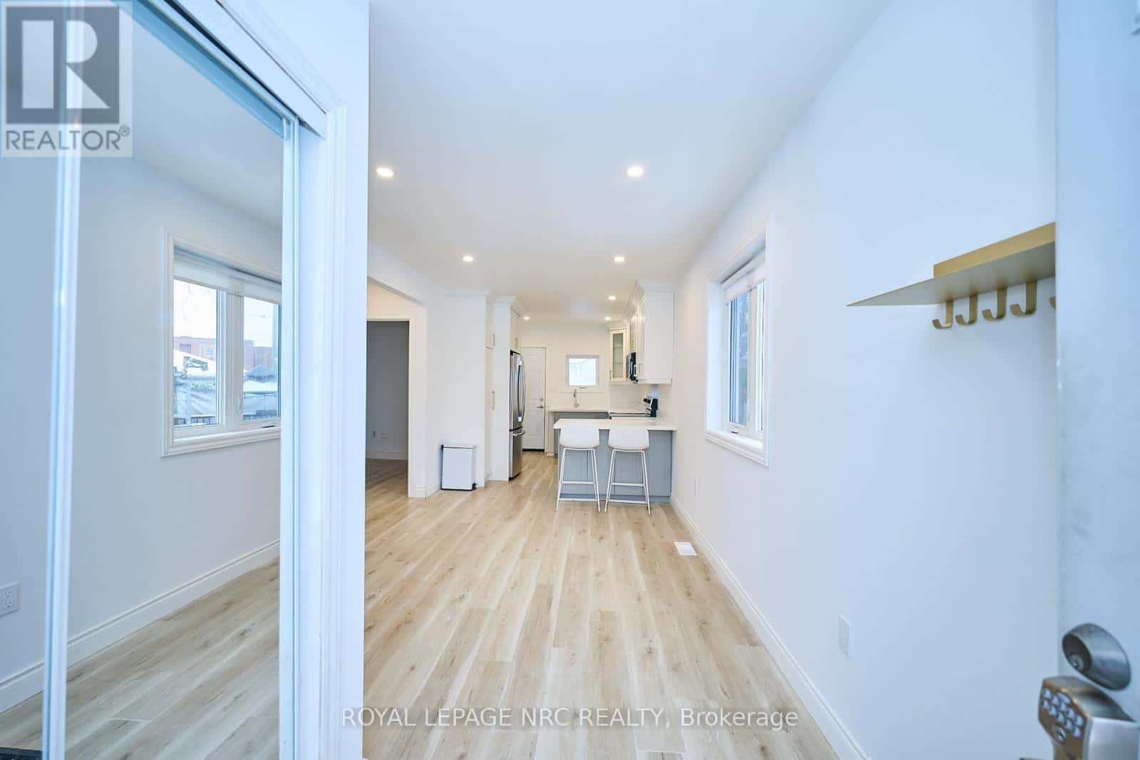 29 TRAPNELL STREET — St. Catharines (E. Chester), Ontario - Photo 4 of 72