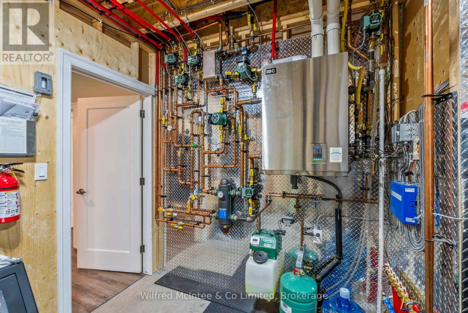 126 FOREST CREEK TRAIL — West Grey - Photo 2 of 47