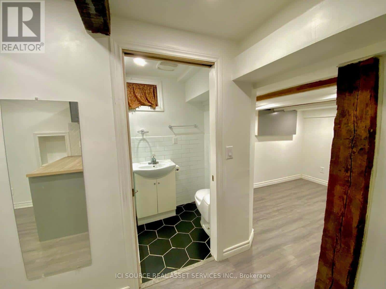 Toronto (Annex) — Toronto (Annex) - Photo 3 of 12