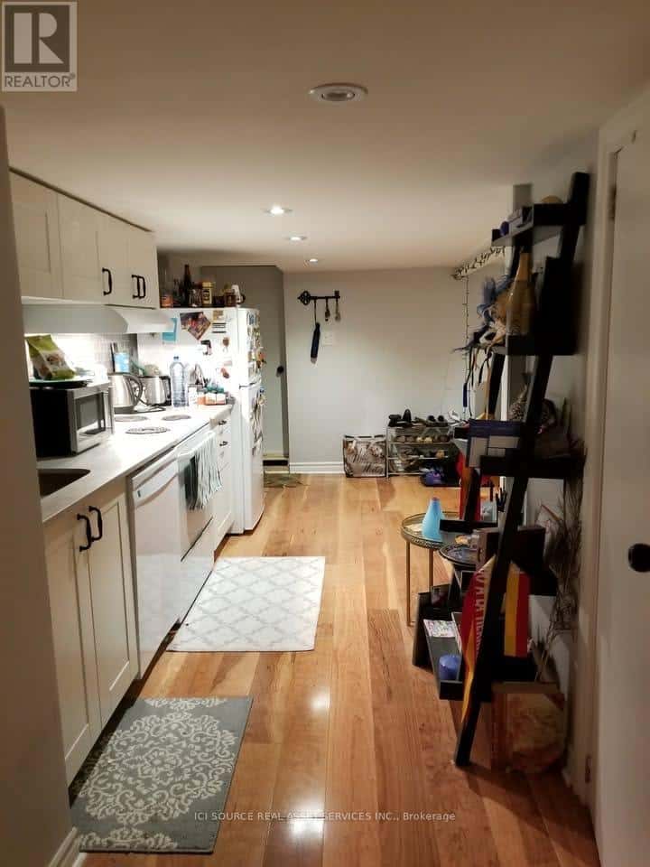 Toronto (Corso Italia-Davenport) — Toronto (Corso Italia-Davenport) - Photo 2 of 10