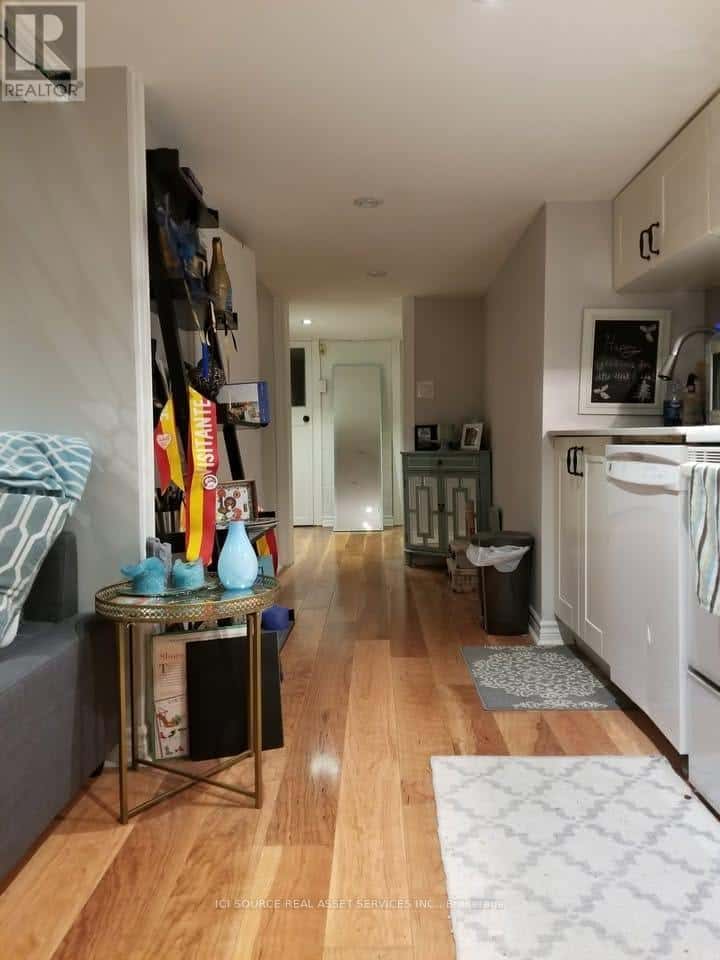 Toronto (Corso Italia-Davenport) — Toronto (Corso Italia-Davenport) - Photo 5 of 10