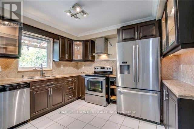 Mississauga (East Credit) — Mississauga (East Credit) - Photo 3 of 9