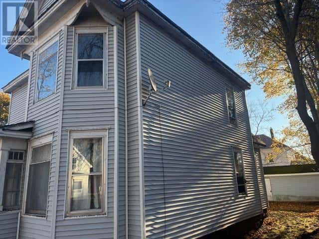 53 Spring Street — Amherst, Nova Scotia - Photo 3 of 6