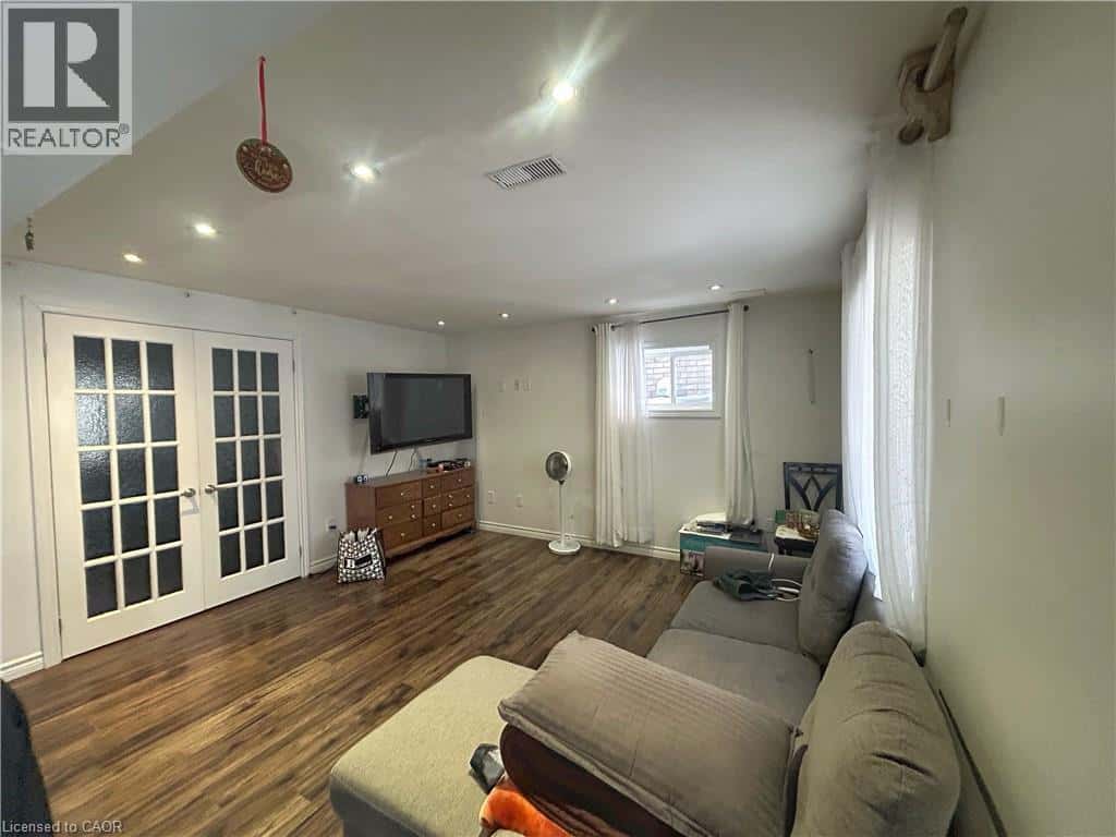 Kitchener — Kitchener - Photo 5 of 11