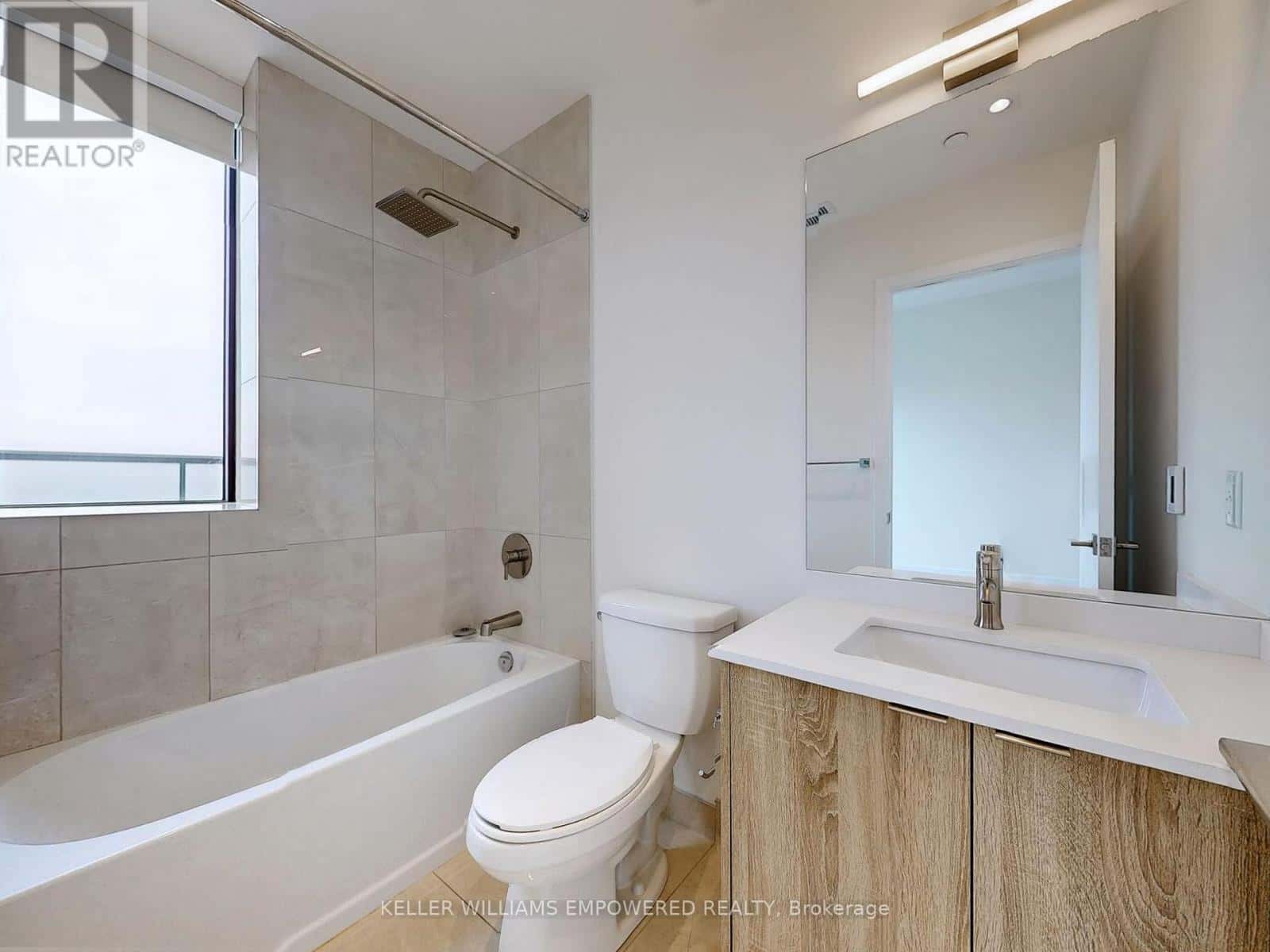 Toronto (Oakwood Village) — Toronto (Oakwood Village) - Photo 3 of 39