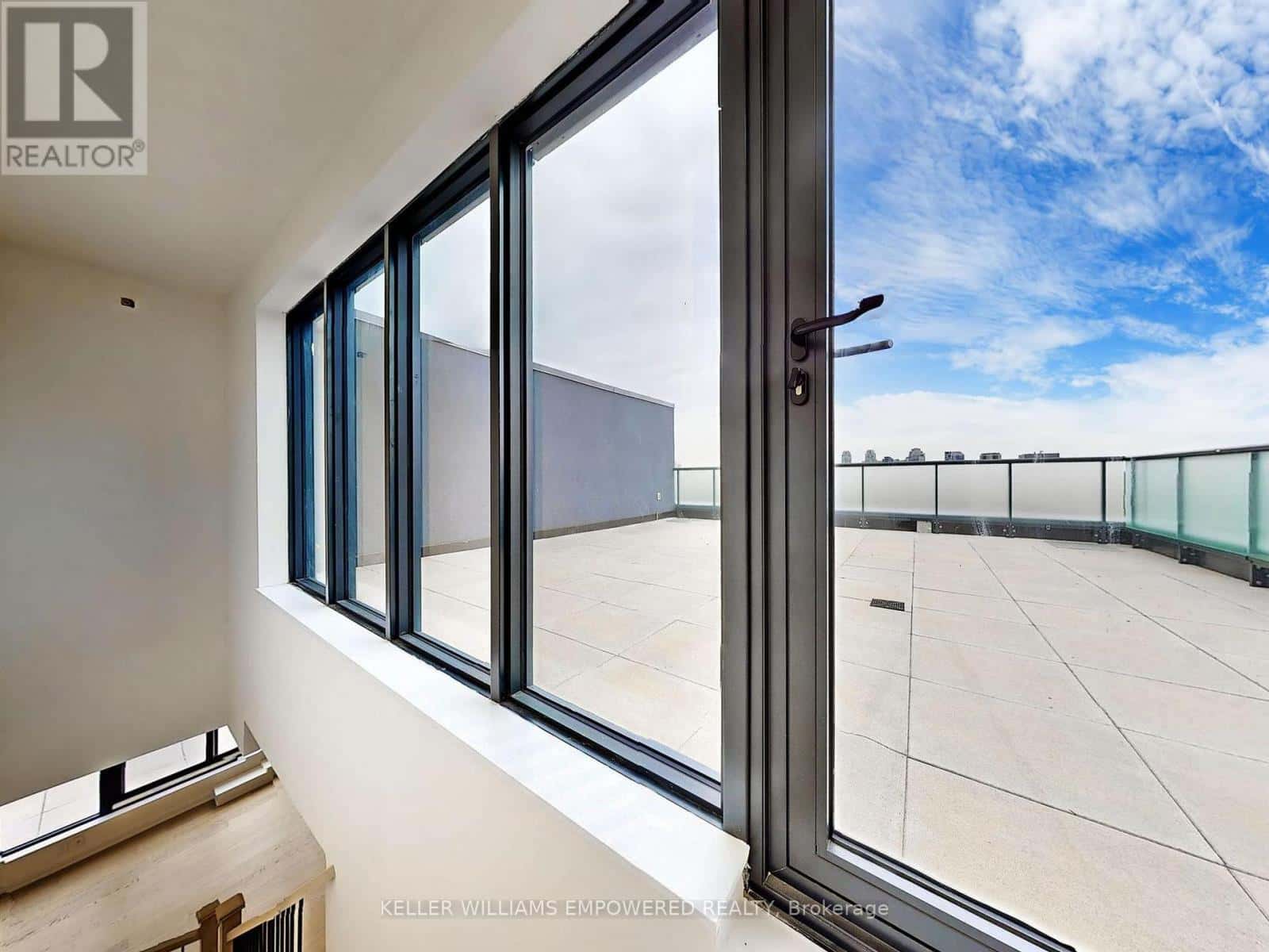 Toronto (Oakwood Village) — Toronto (Oakwood Village) - Photo 4 of 39