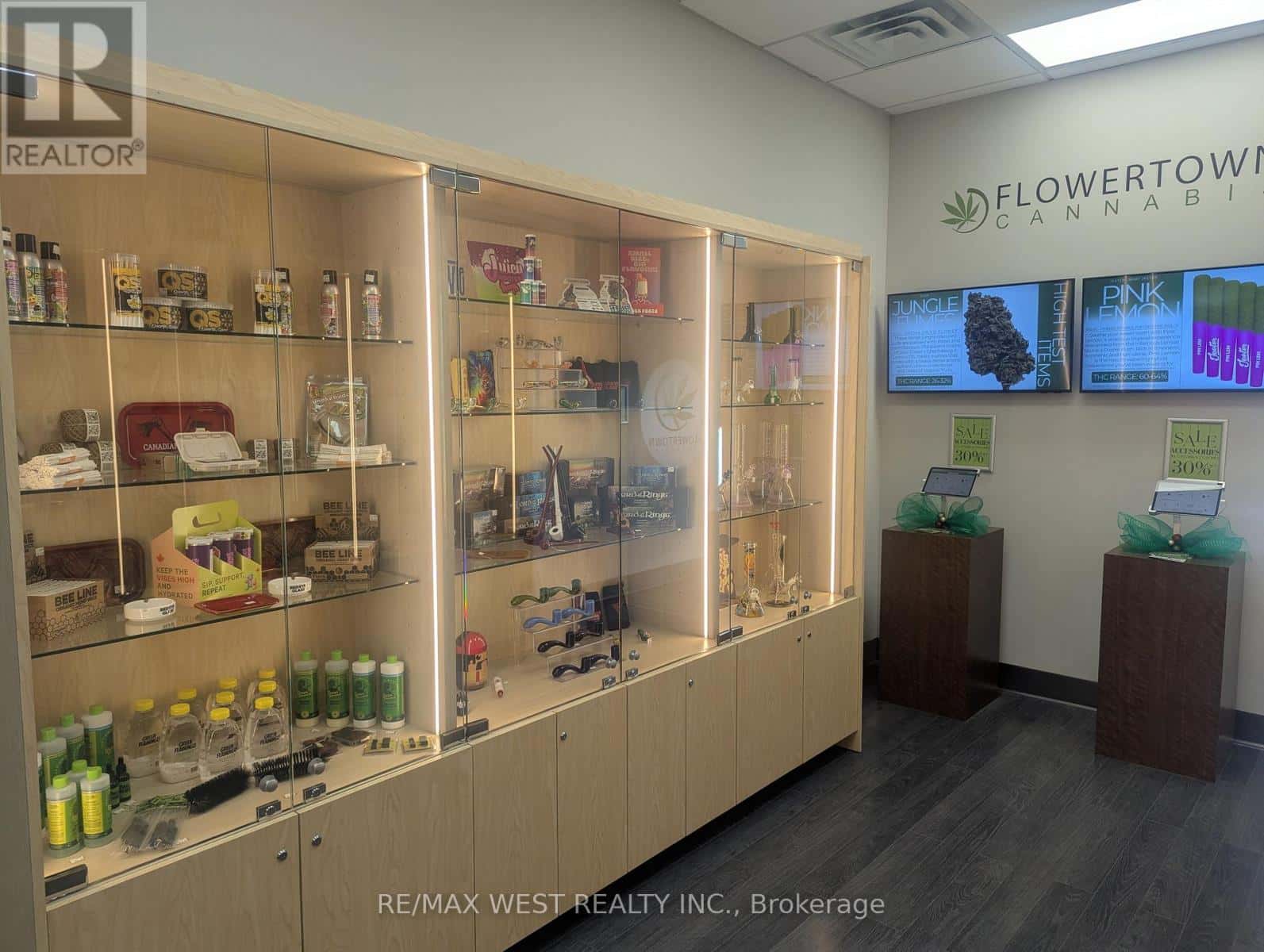 2B - 17 QUEEN STREET N — Mississauga (Streetsville) - Photo 2 of 9