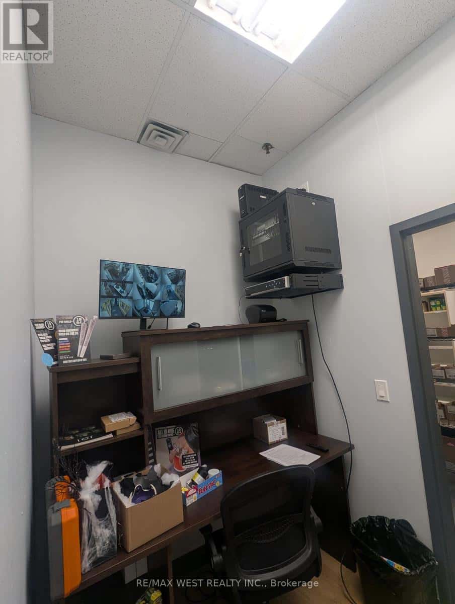 2B - 17 QUEEN STREET N — Mississauga (Streetsville) - Photo 5 of 9