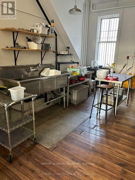 170 HUNTER STREET W — Peterborough (Town Ward 3) - Main photo