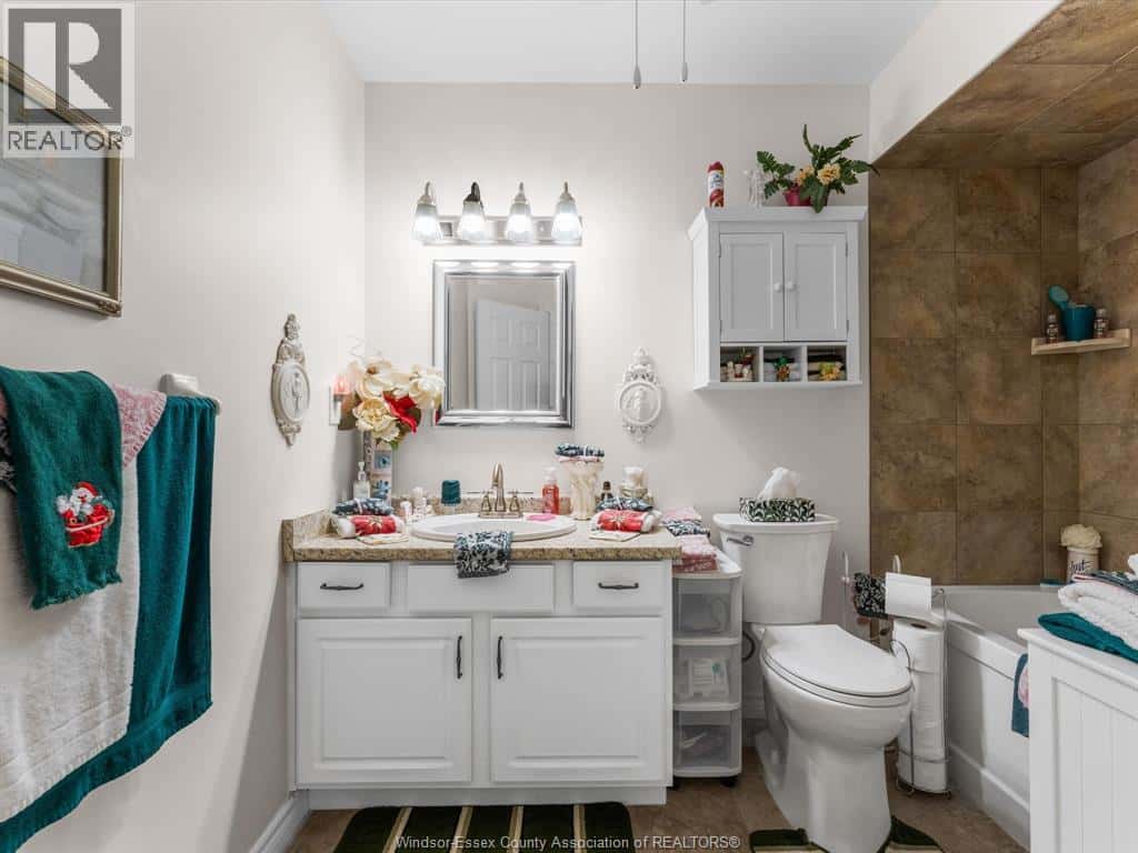 Windsor — Windsor - Photo 4 of 48