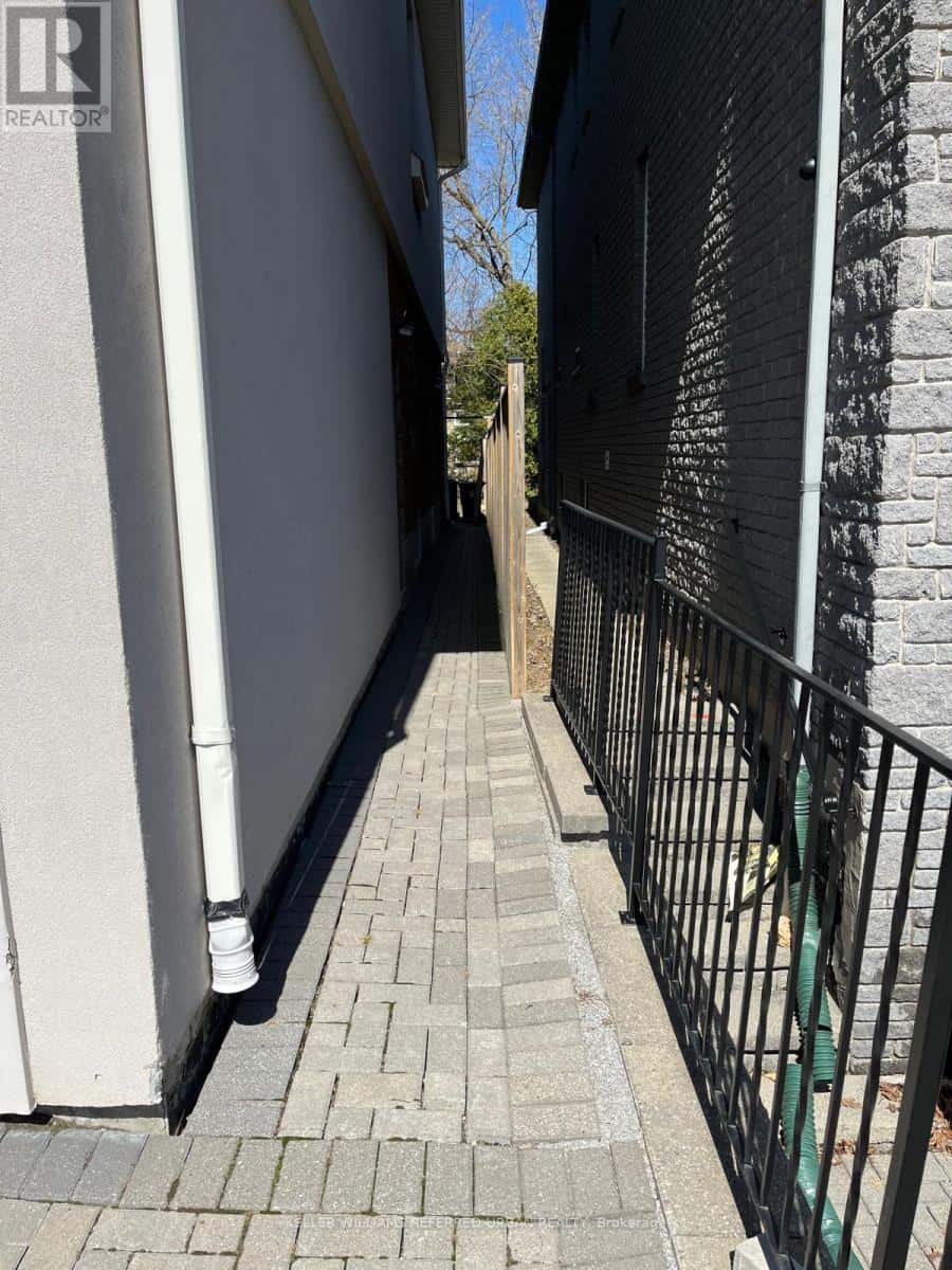 Toronto (Englemount-Lawrence) — Toronto (Englemount-Lawrence) - Photo 2 of 23