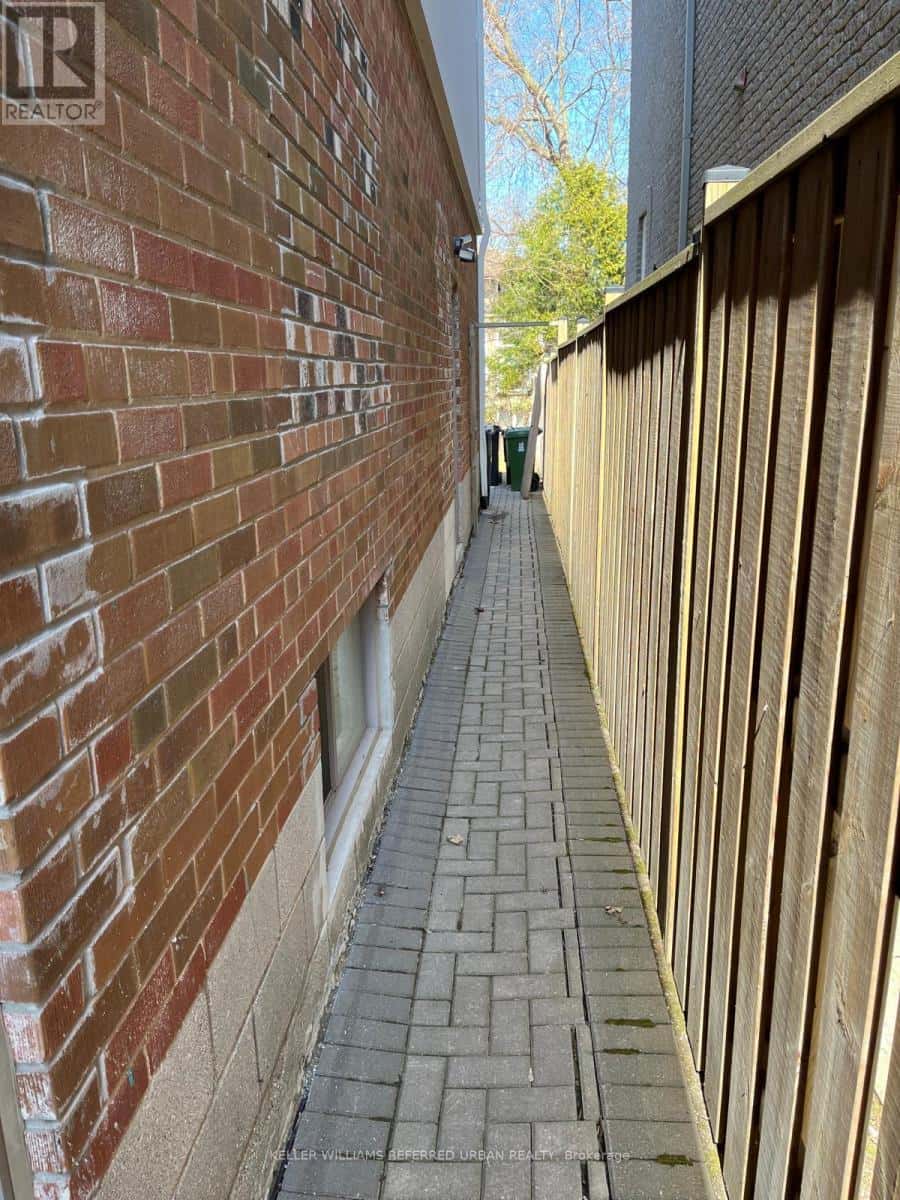 Toronto (Englemount-Lawrence) — Toronto (Englemount-Lawrence) - Photo 3 of 23