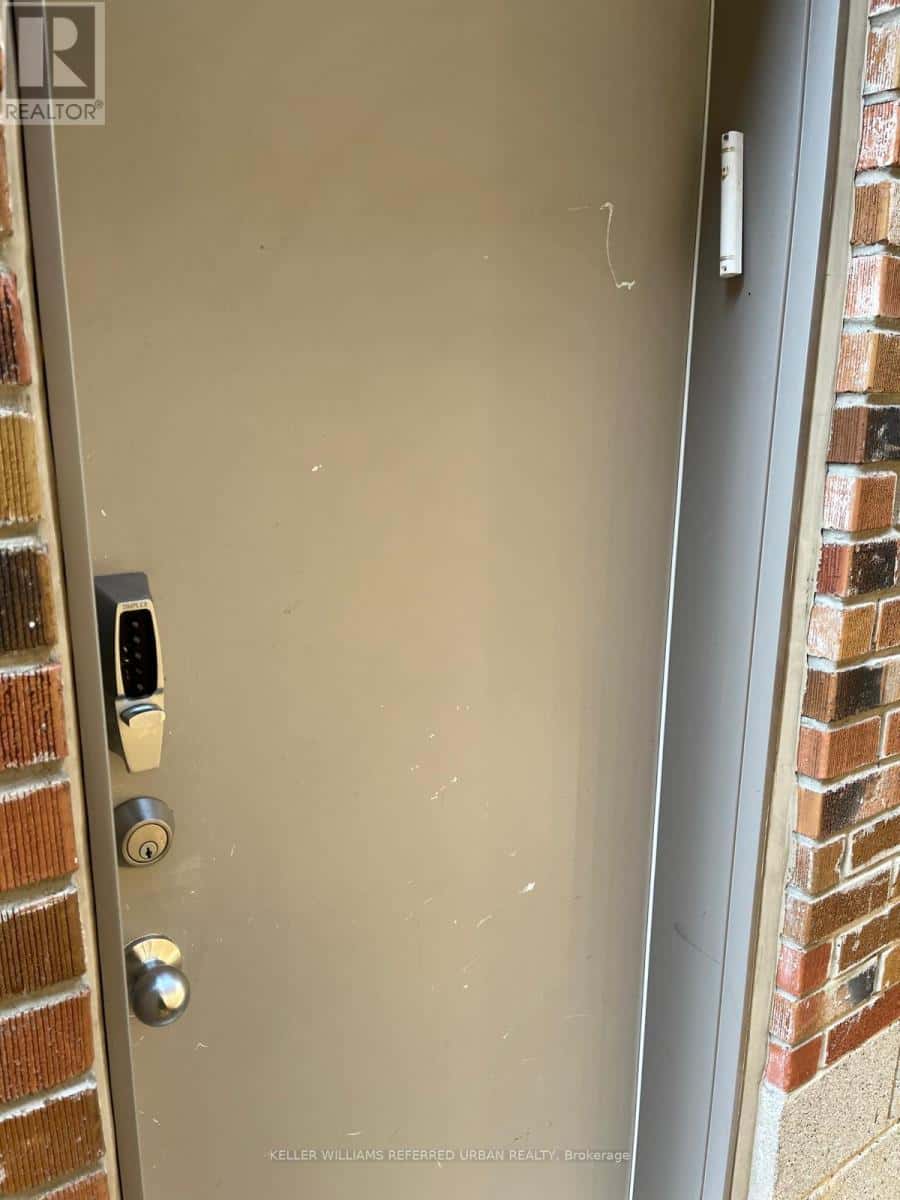 Toronto (Englemount-Lawrence) — Toronto (Englemount-Lawrence) - Photo 4 of 23