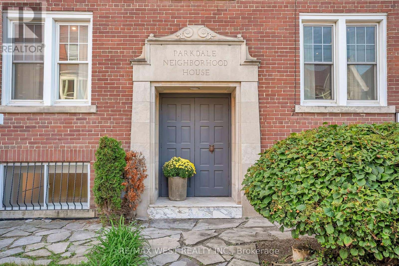 53 ARGYLE STREET — Toronto (Trinity-Bellwoods), Ontario - Photo 4 of 96