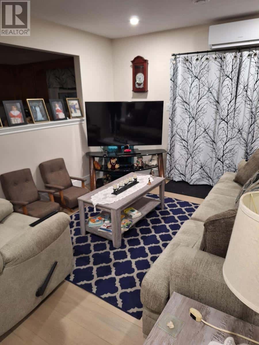 Stratford — Stratford - Photo 5 of 13